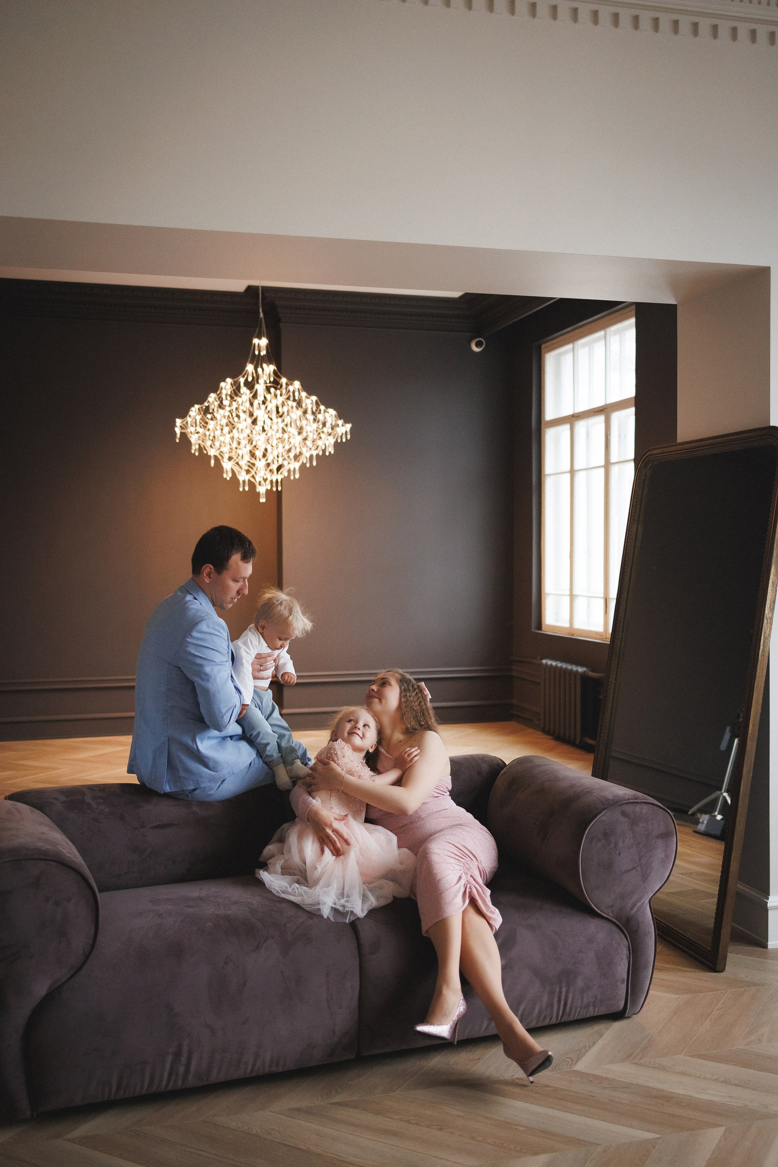 Семейная фотосессия в фотостудии «Париж», Краснодар. Семейный и детский фотограф в Краснодаре Анна Трашкова