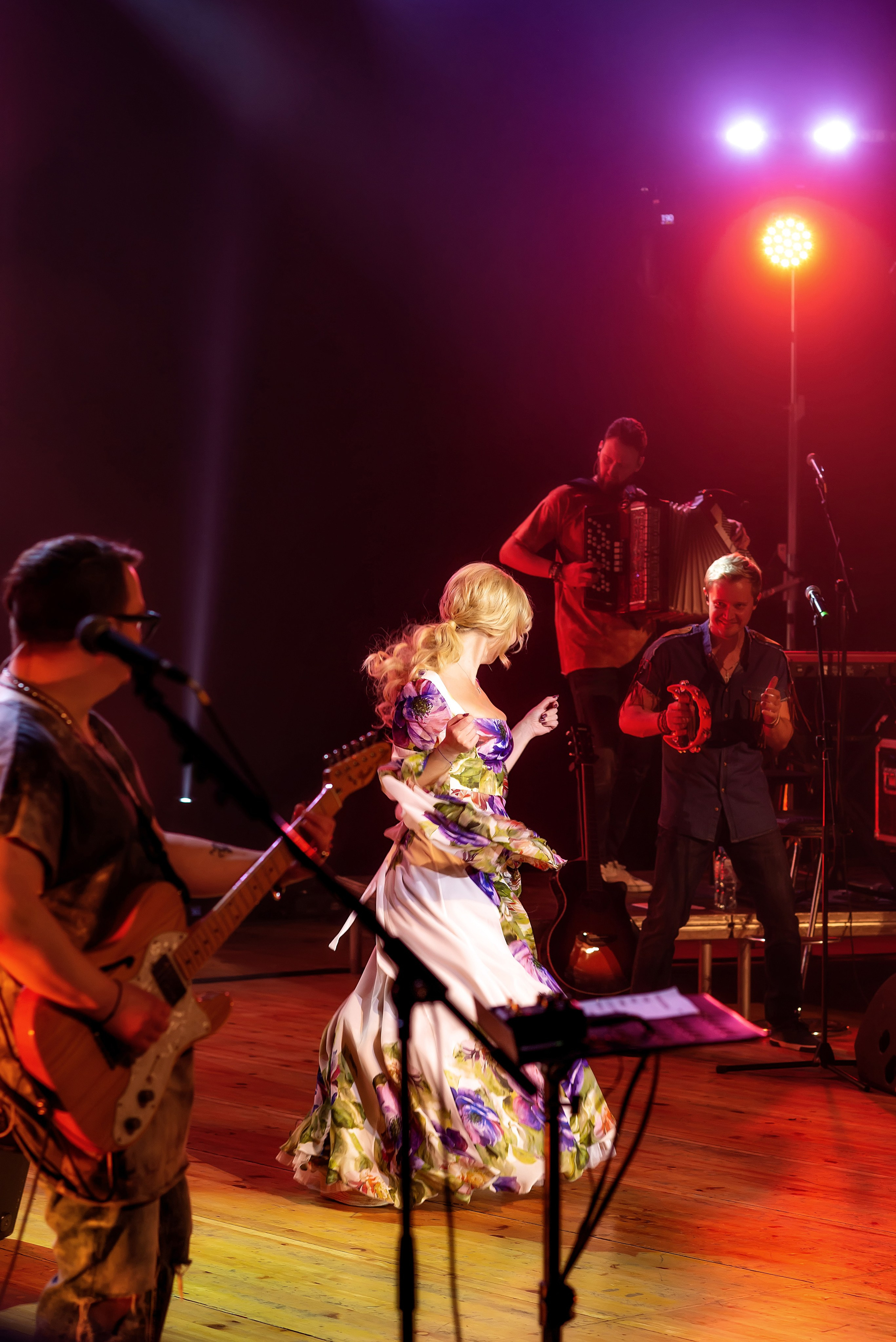 Концерт Пелагеи. Школьный, фэшн фотограф в Тюмени и в России Ирина Королева