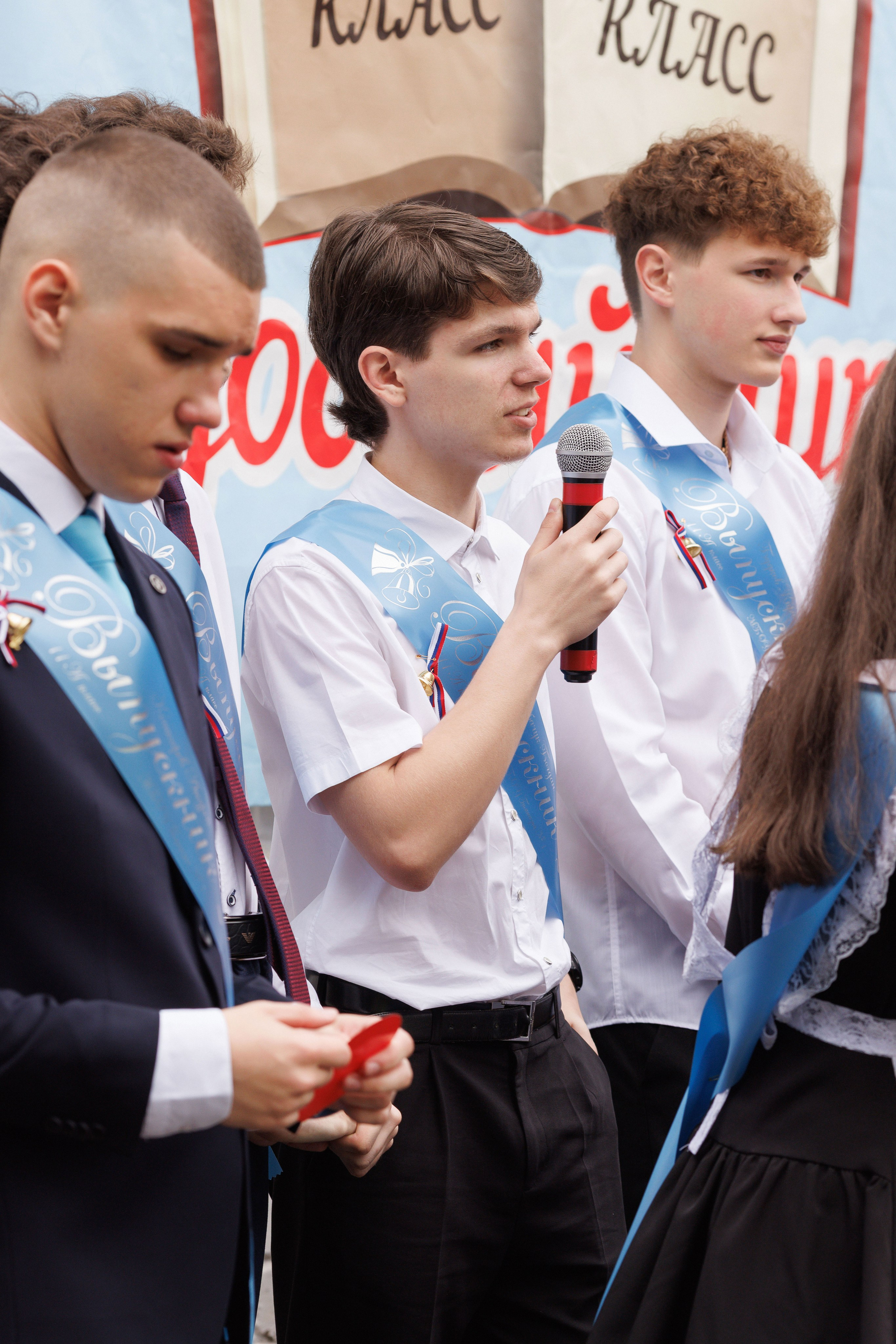 Последний звонок Гимназия Артем. Photoalbum-vl.ru