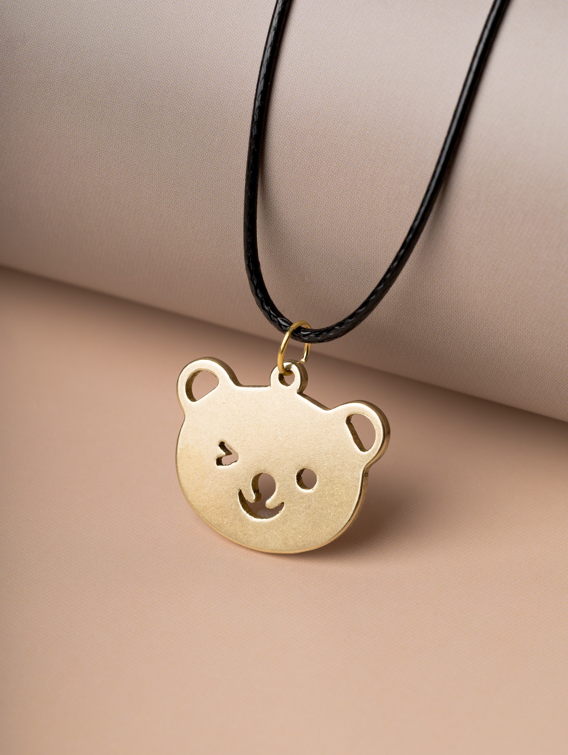 Бижутерия. Уютная студия предметной съемки для маркетплейсов в городе Москва