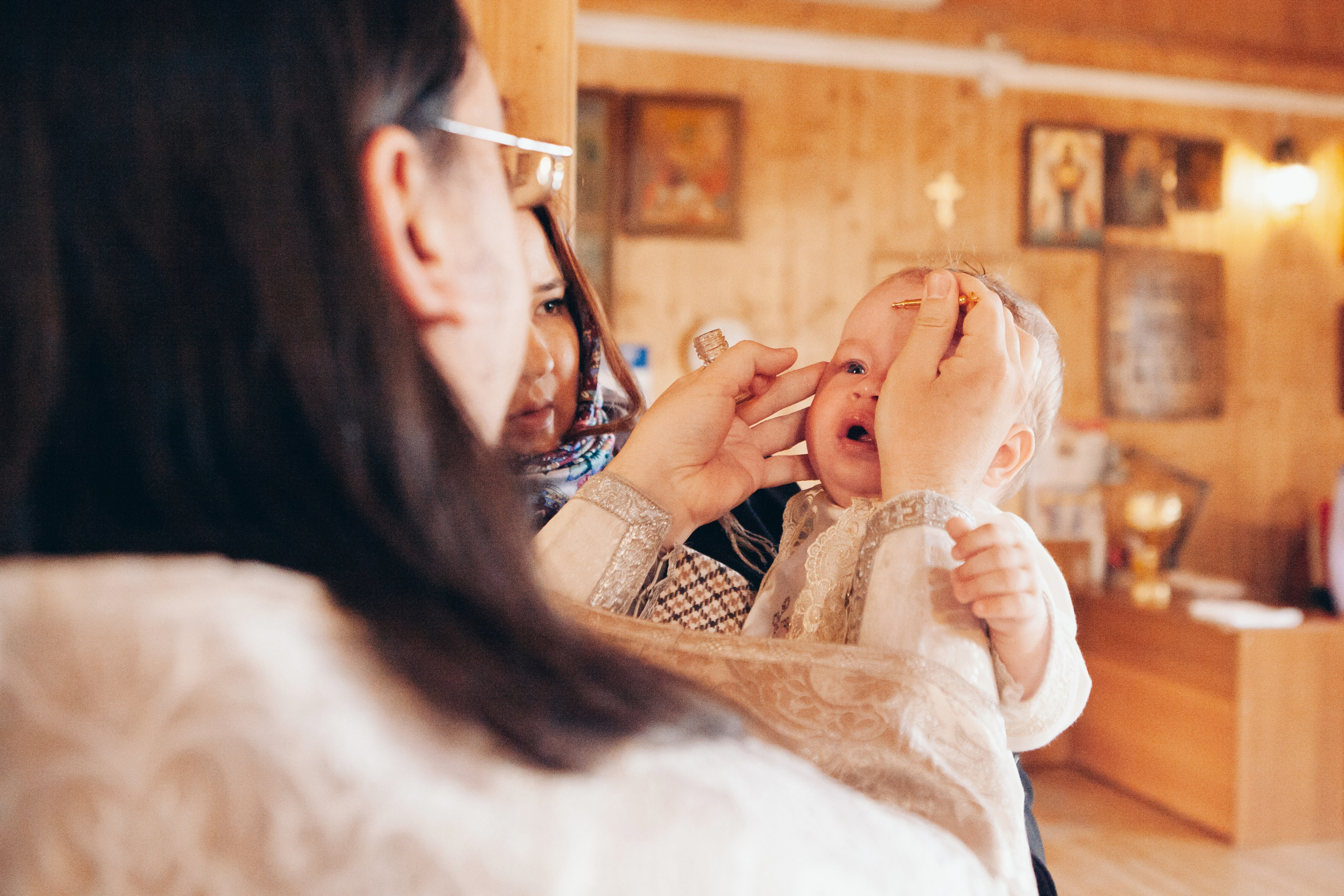 Крещение ребенка в церкви в москве. Фотограф Ольга Ефремова