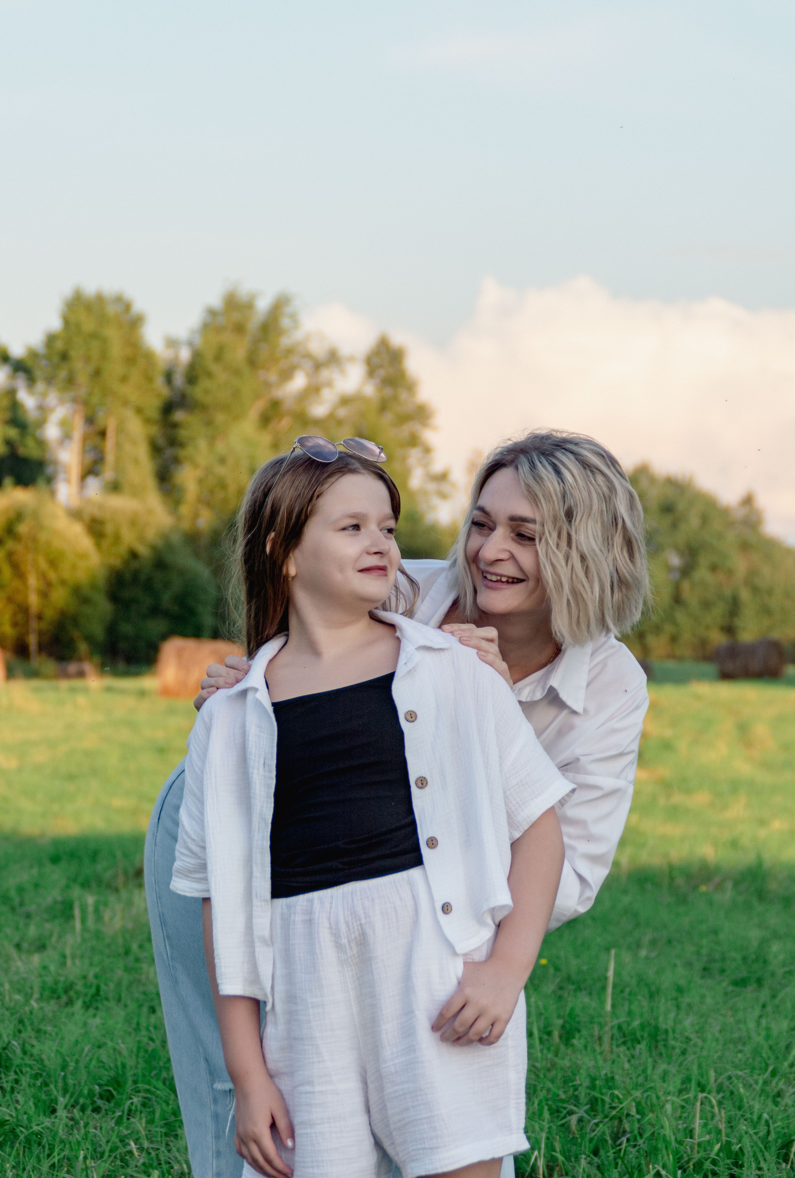 Фотосессия в тюках сена, в соломе. Елена Волкова семейный фотограф в станице Гостагаевской города-курорта Анапа