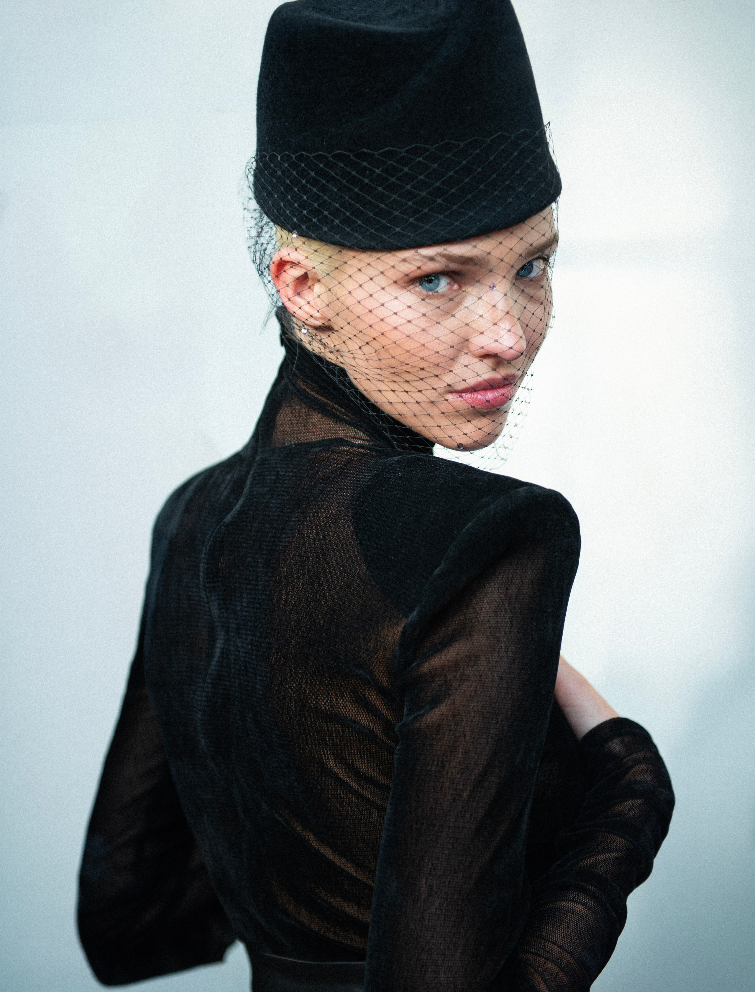 BELLA HADID & LUNA BIJI/ ALEXANDER VOTIER. Фотограф Andre Boyakov