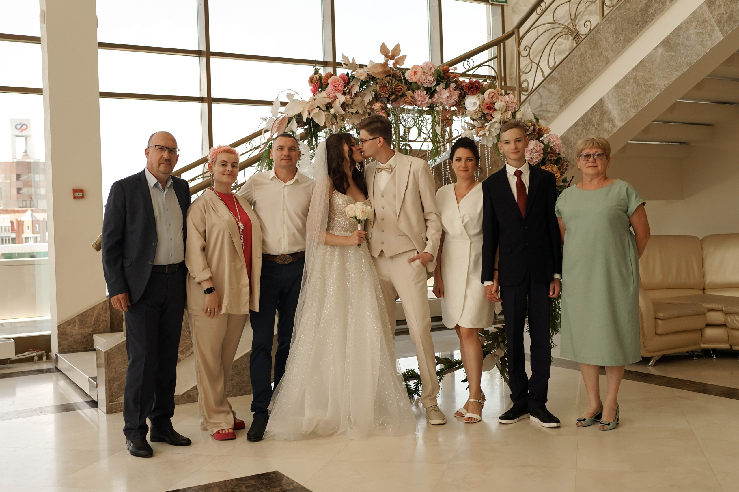 Яна и Никита: сборы в отеле, регистрация и банкет. Фотограф в Иркутске