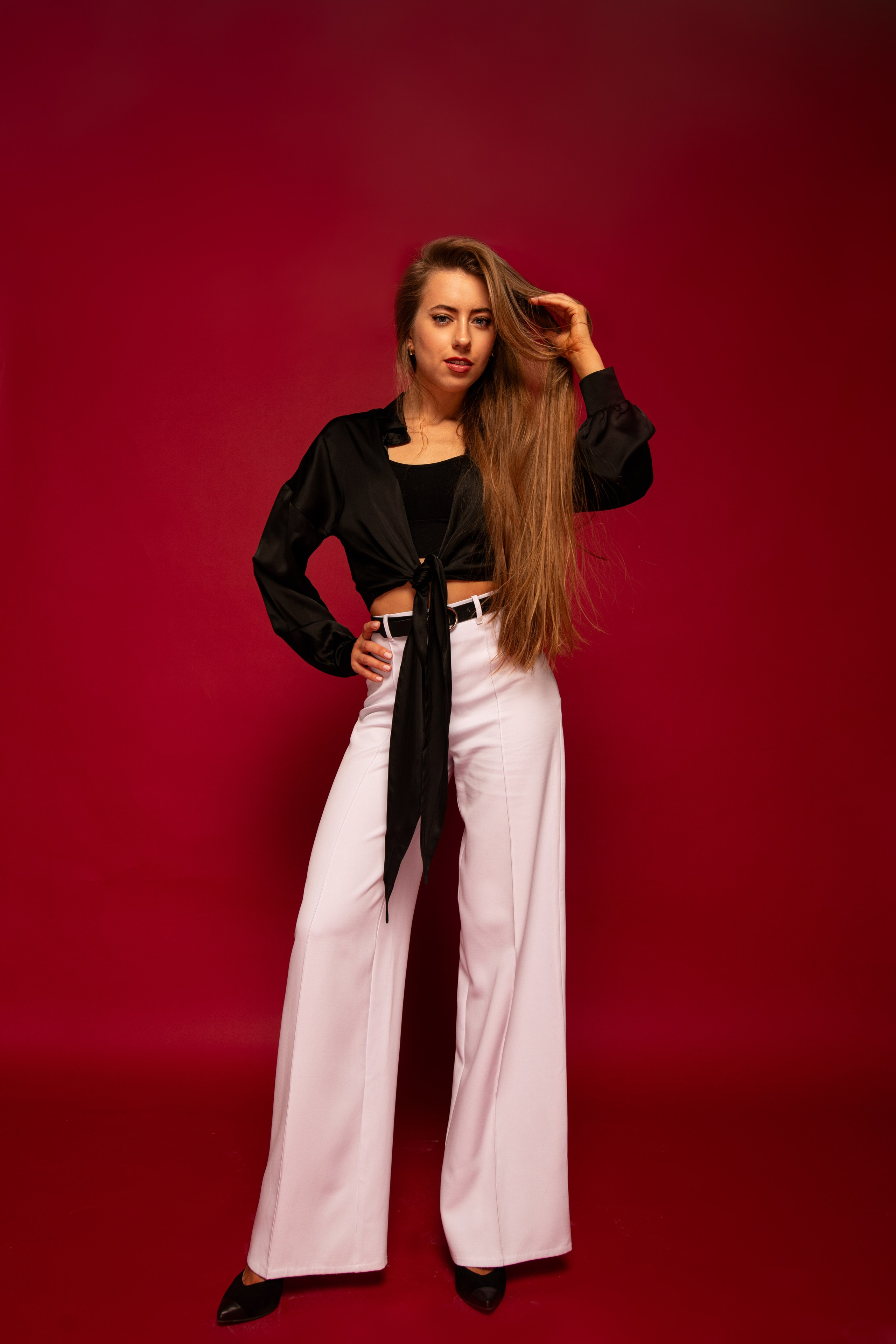 Съемка с Викторией на циклораме с импульсным светом в формате для «себя». Дмитрий Шульгин, портретный фотограф в Воронеже