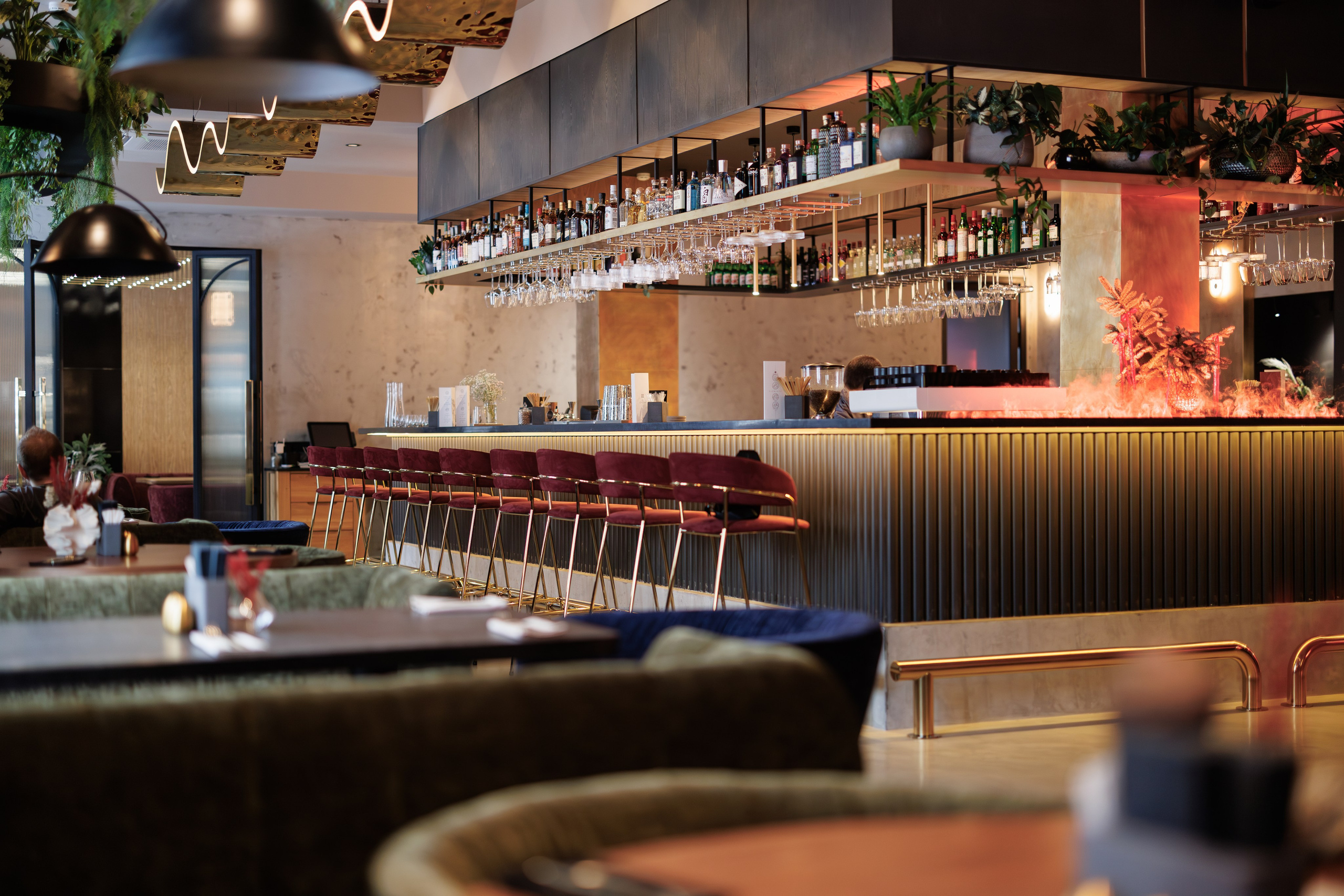 Фотограф для интерьерной съемки ресторана. Контент для бизнеса в Екатеринбурге Полдень Медиа