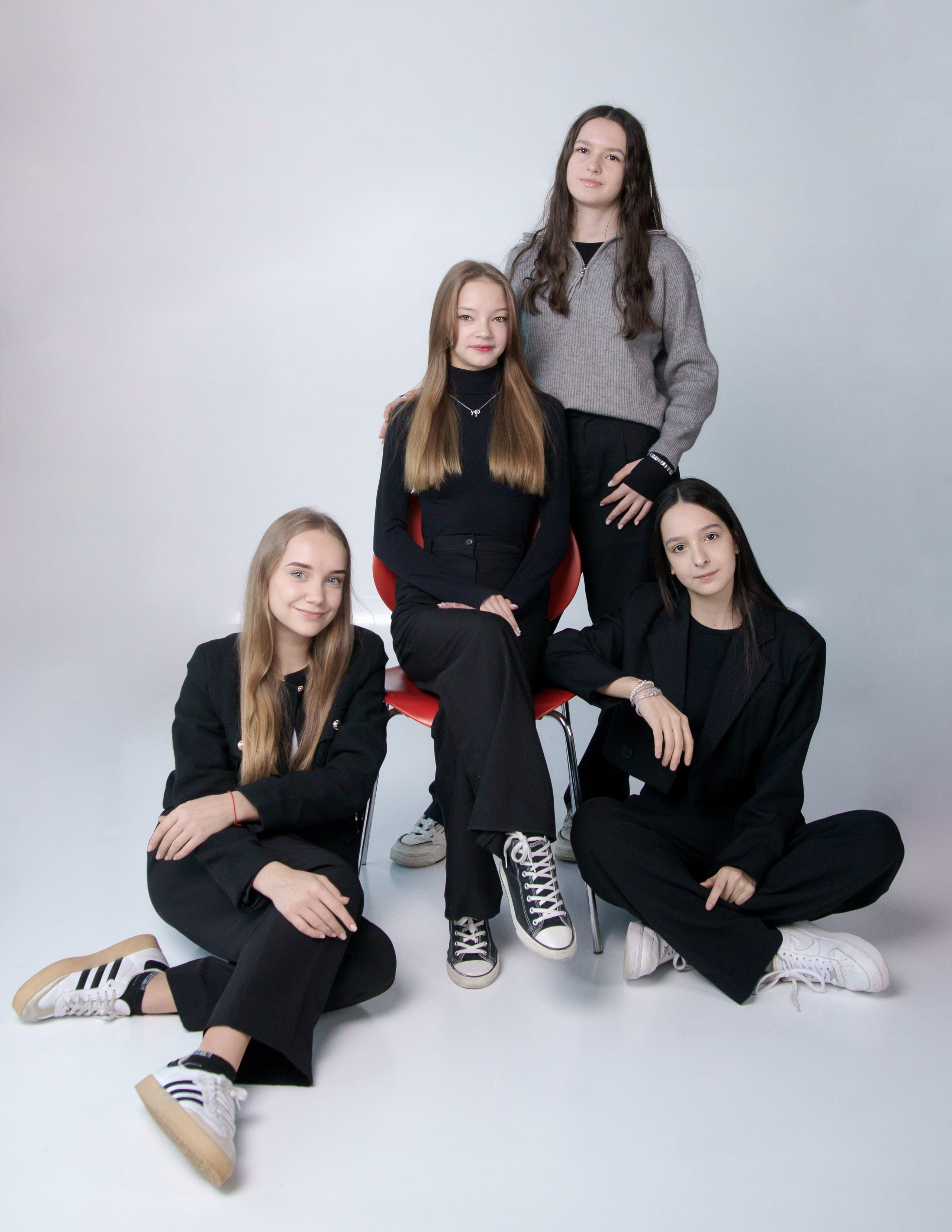 Фотосессия в студии выпускников 9 11 классов в Иркутске