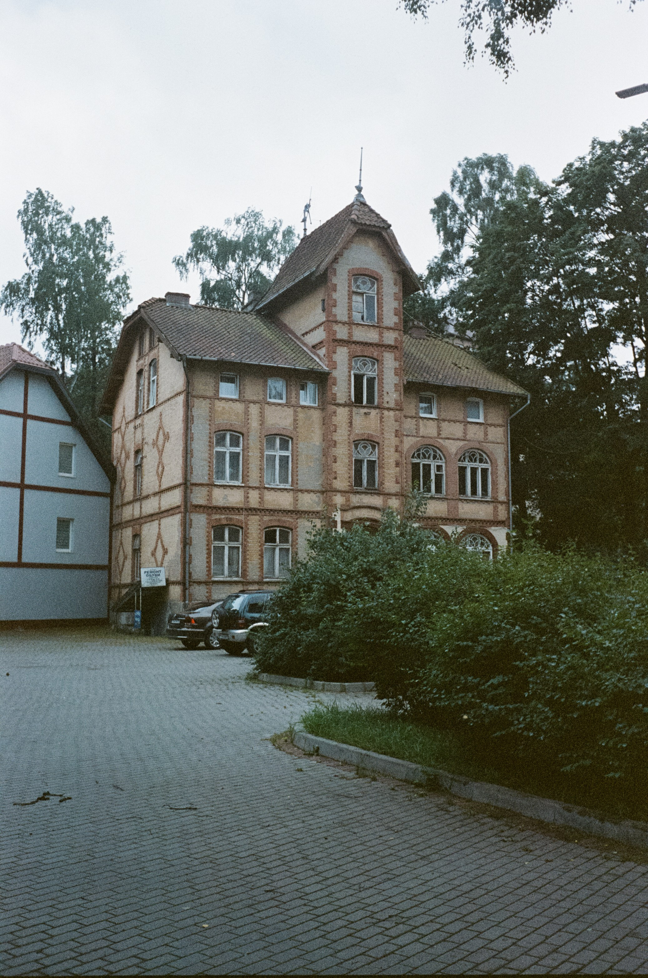 11 июля Светлогорск улочки / Minox 35 GT (2) / Kodak Portra 400 VC @ISO 100