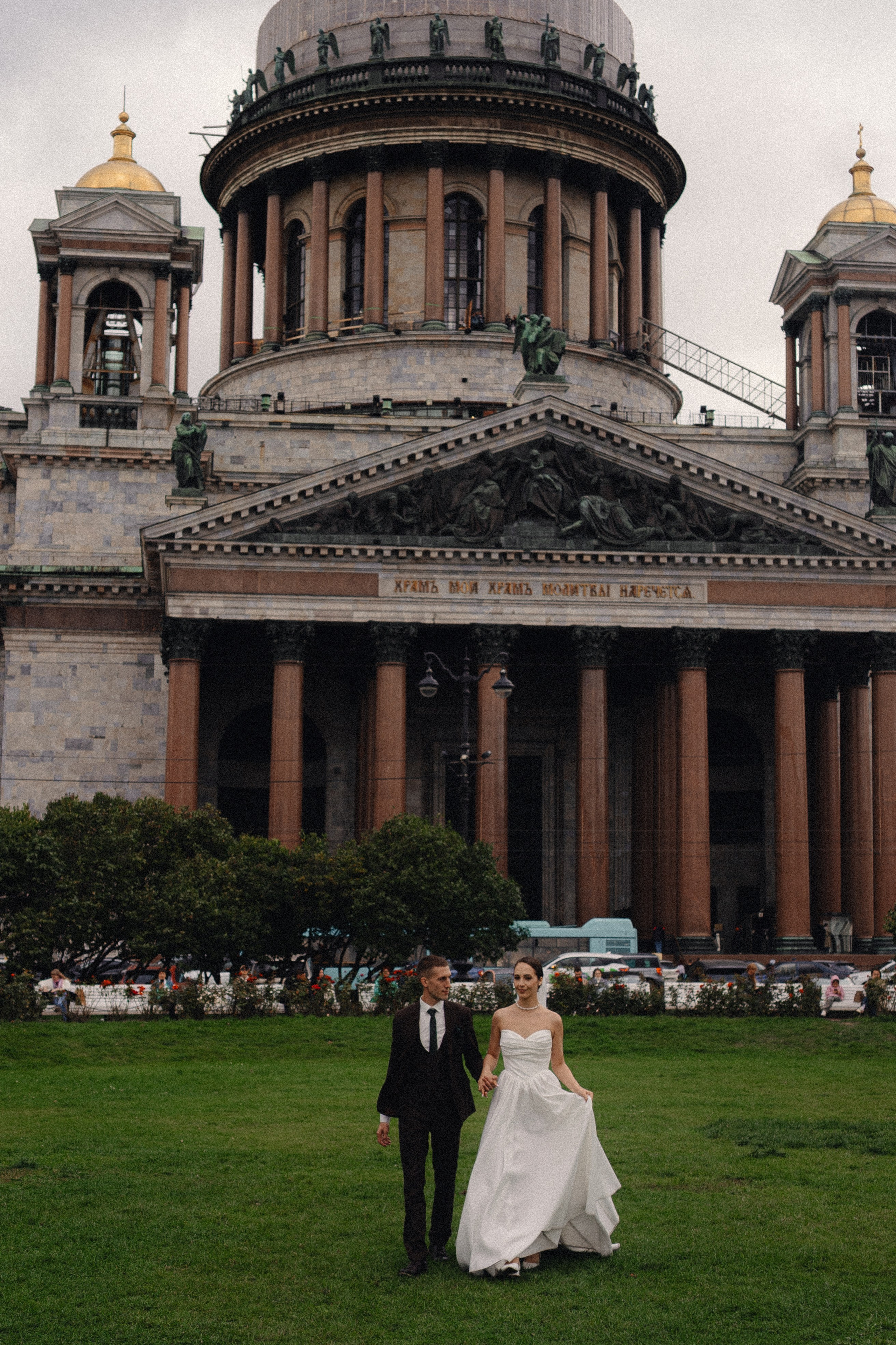 СВАДЕБНАЯ ПРОГУЛКА В САНТК-ПЕТЕРБУРГЕ (ИСАКИЕВСКИЙ СОБОР, ЗИМНЯЯ КАНАВКА, ЭРМИТАЖ И БОЛЬШАЯ МОРСКАЯ УЛИЦА). Профессиональный фотограф, Санкт-Петербург — Виктория Богомолова