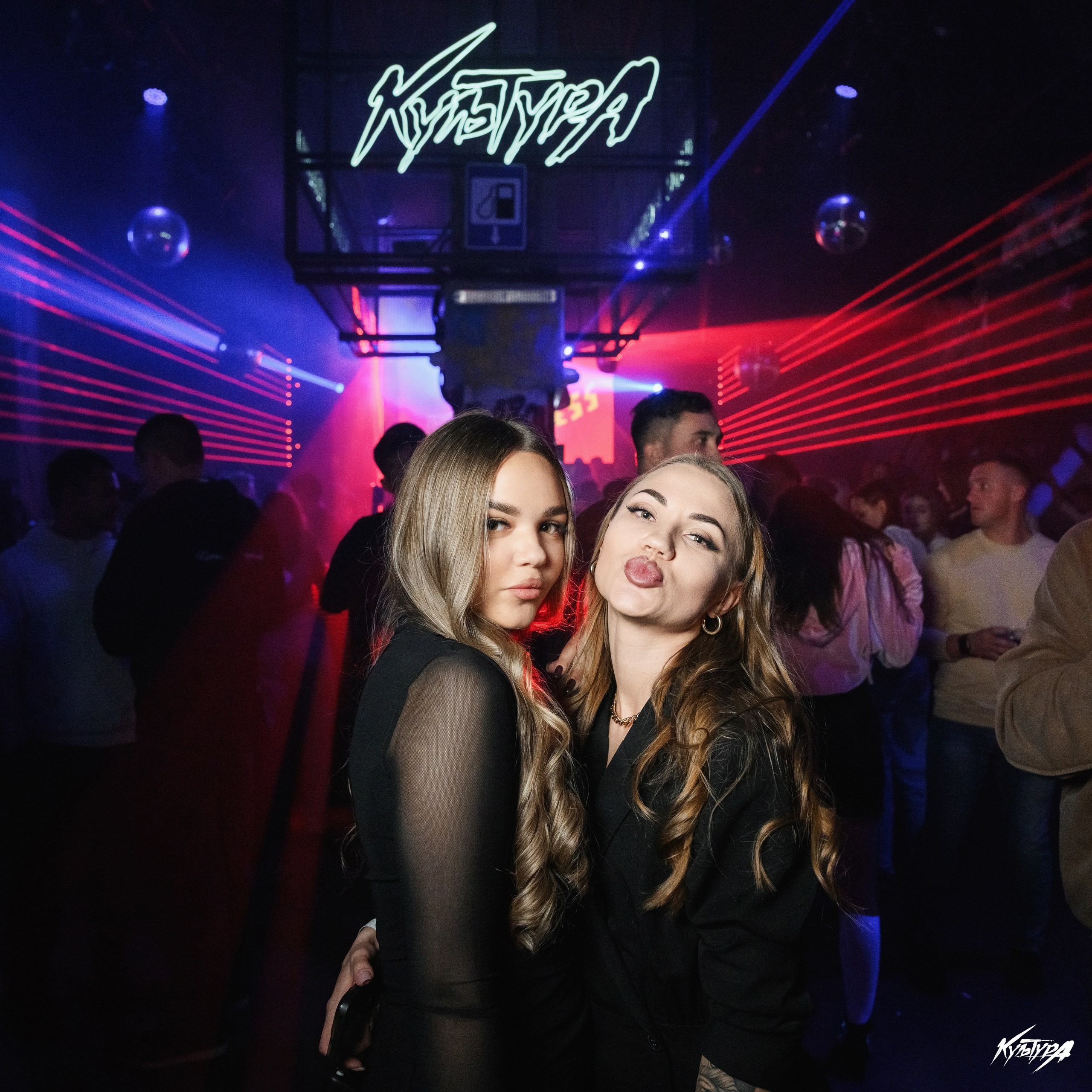 Фотограф концертов в Петропавловске-Камчатском. Профессиональная фотосъемка концертов и живых выступлений в Петропавловске-Камчатском. Концертная фотосъемка музыкантов и зрителей в Петропавловске-Камчатском. Яркие и эмоциональные фотографии с концертов в Петропавтовске-Камчатском. Услуги фотографа для концертов по доступной цене в Петропавловске-Камчатском.