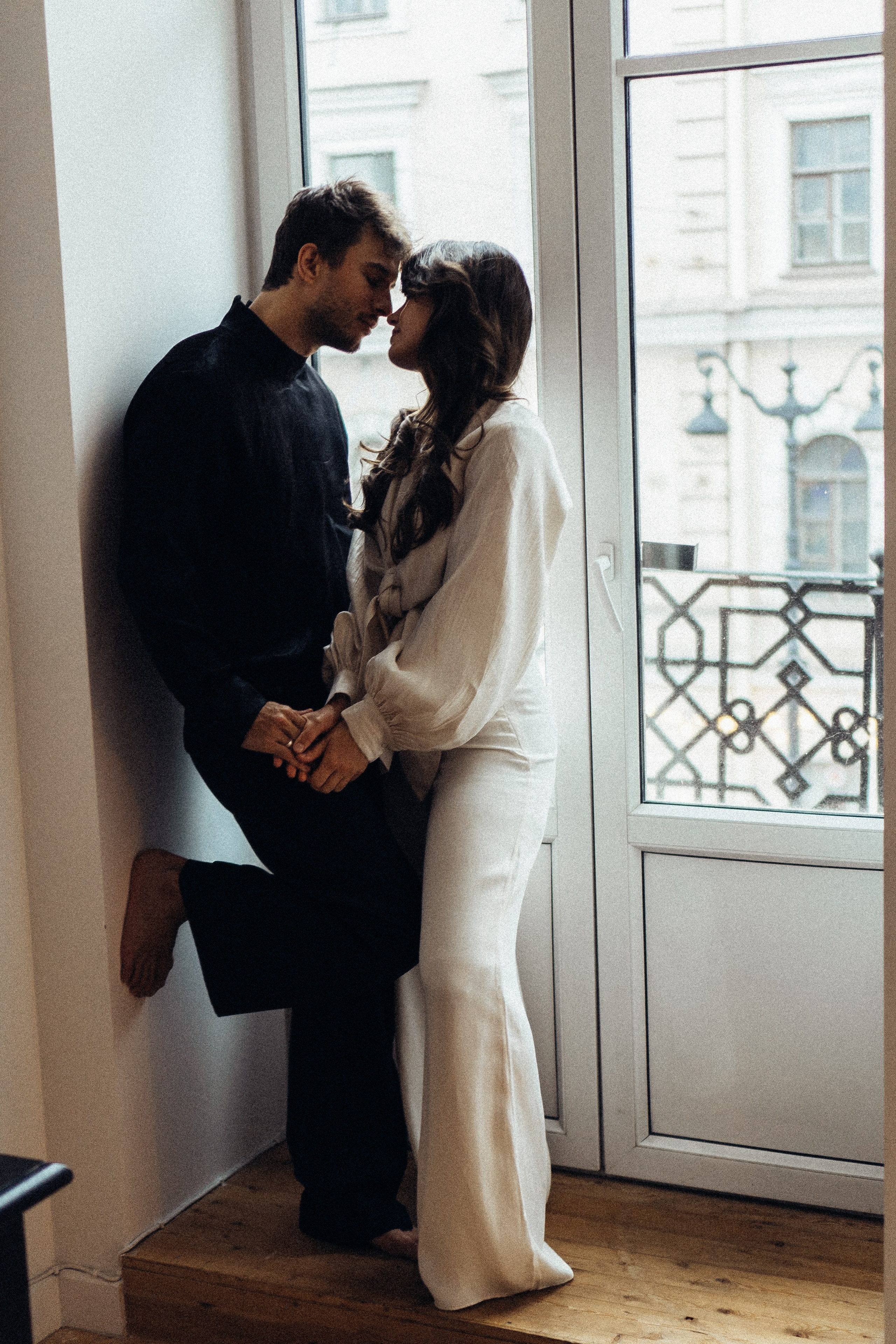 УТРО ЖЕНИХА И НЕВЕСТЫ В ПИТЕРСКОЙ КВАРТИРЕ И СЬЕМКА С СВАДЕБНЫХ ОБРАЗАХ. Профессиональный фотограф, Санкт-Петербург — Виктория Богомолова