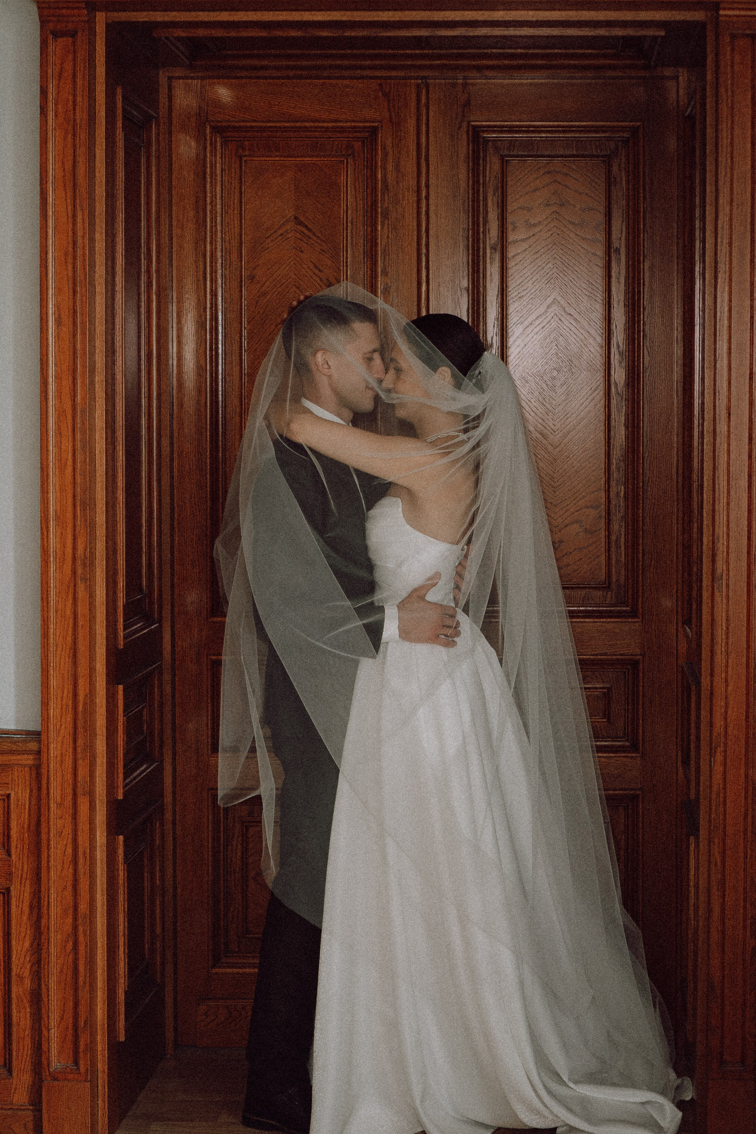 СВАДЕБНАЯ ПРОГУЛКА В САНТК-ПЕТЕРБУРГЕ (ИСАКИЕВСКИЙ СОБОР, ЗИМНЯЯ КАНАВКА, ЭРМИТАЖ И БОЛЬШАЯ МОРСКАЯ УЛИЦА). Профессиональный фотограф, Санкт-Петербург — Виктория Богомолова