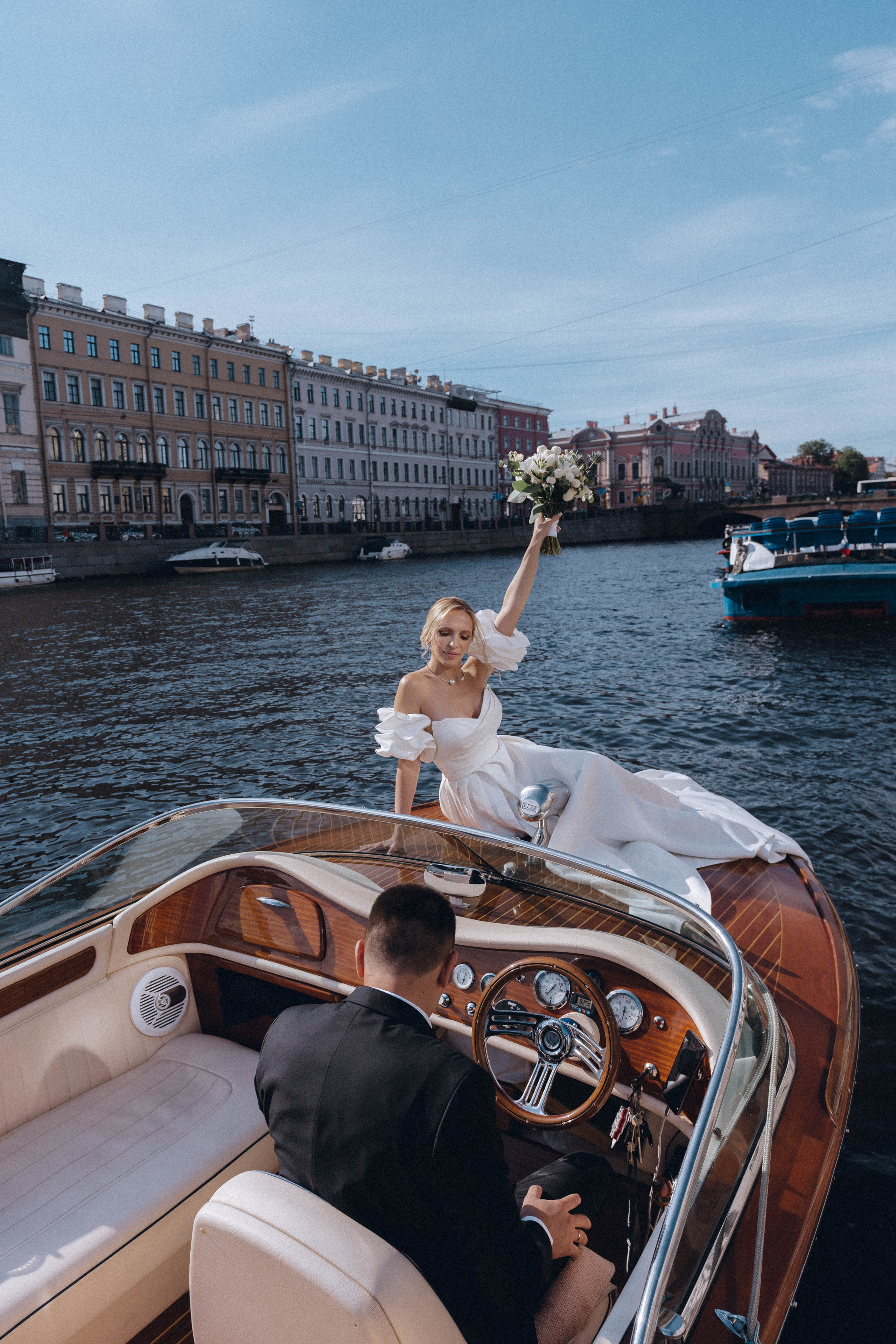 СВАДЕНБНАЯ СЬЕМКА НА КАТЕРЕ ПО КАНАЛАМ САНКТ-ПЕТЕРБУРГА И В АКВАТОРИИ НЕВЫ. Профессиональный фотограф, Санкт-Петербург — Виктория Богомолова