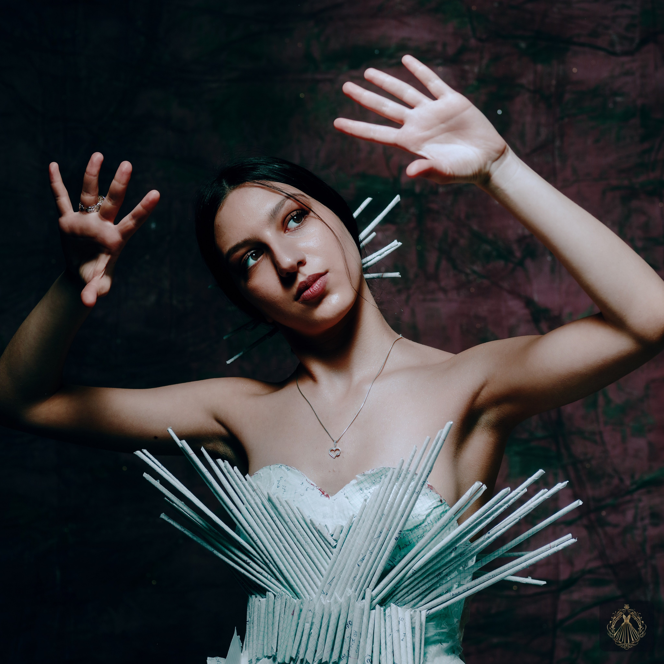 Бумажное платье. Портретный фотограф Денис Милютин