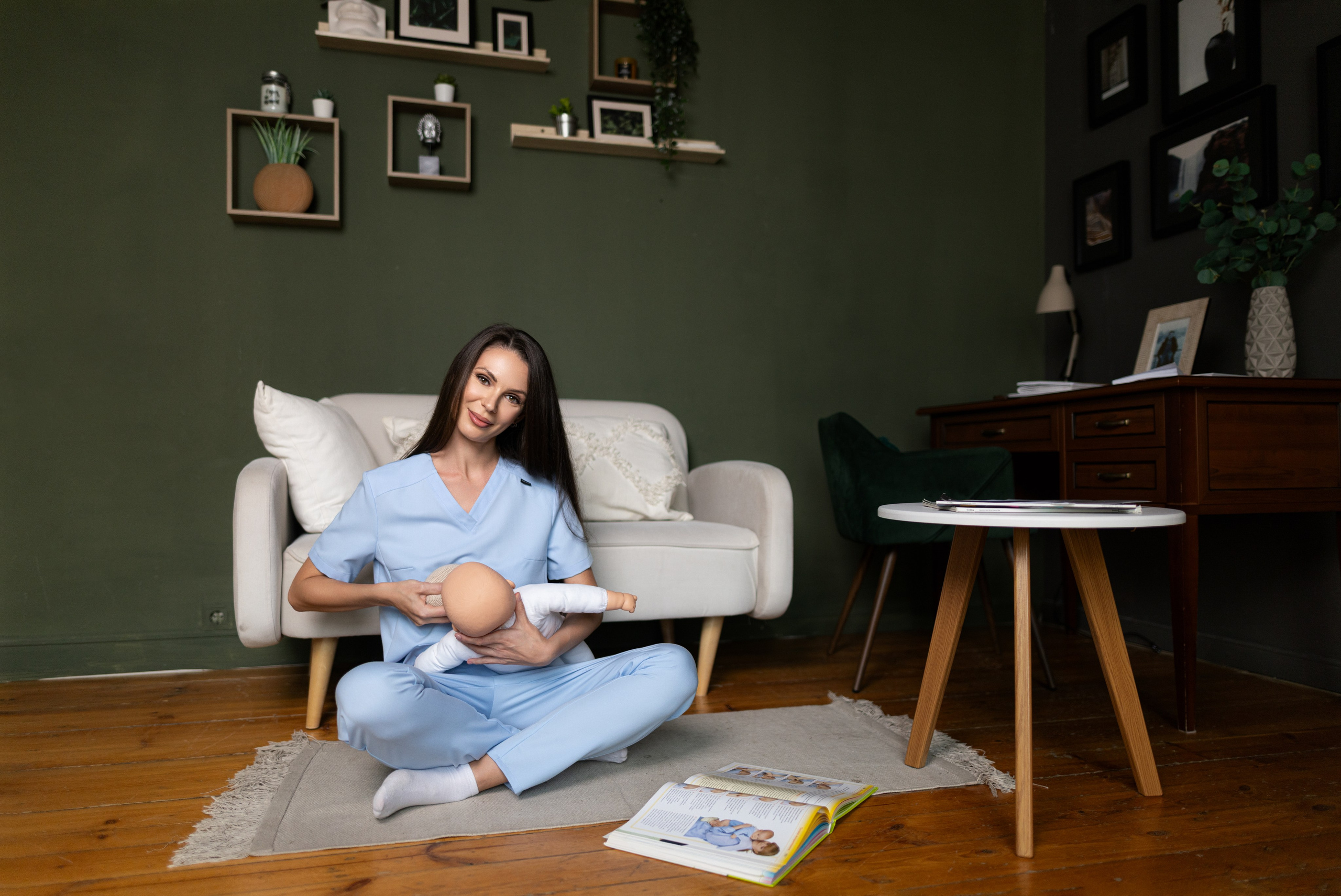 Контент съемка в студии с интерьером с Оксаной — специалиста по грудному вскармливанию для контента. Дмитрий Шульгин, портретный фотограф в Воронеже