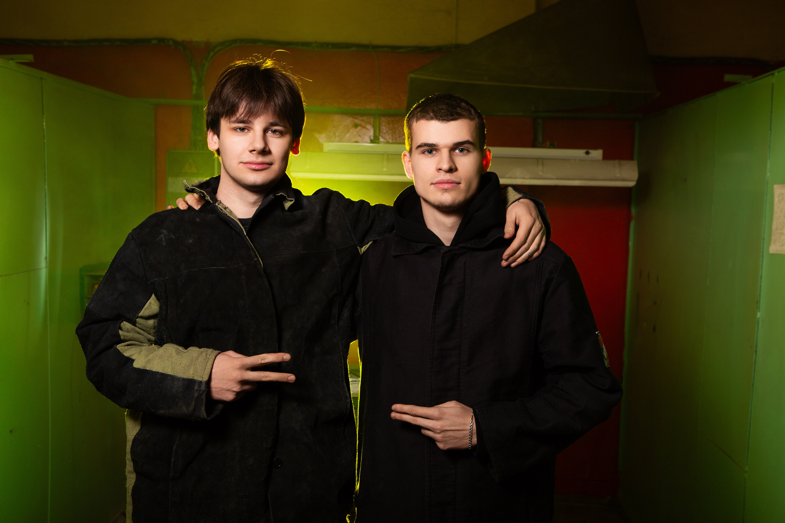 Фотосессия в Цеху для Выпускников Сварочного Производства | Твой Альбом Мценск. ТВОЙ АЛЬБОМ / ТВОИ ПРАВИЛА