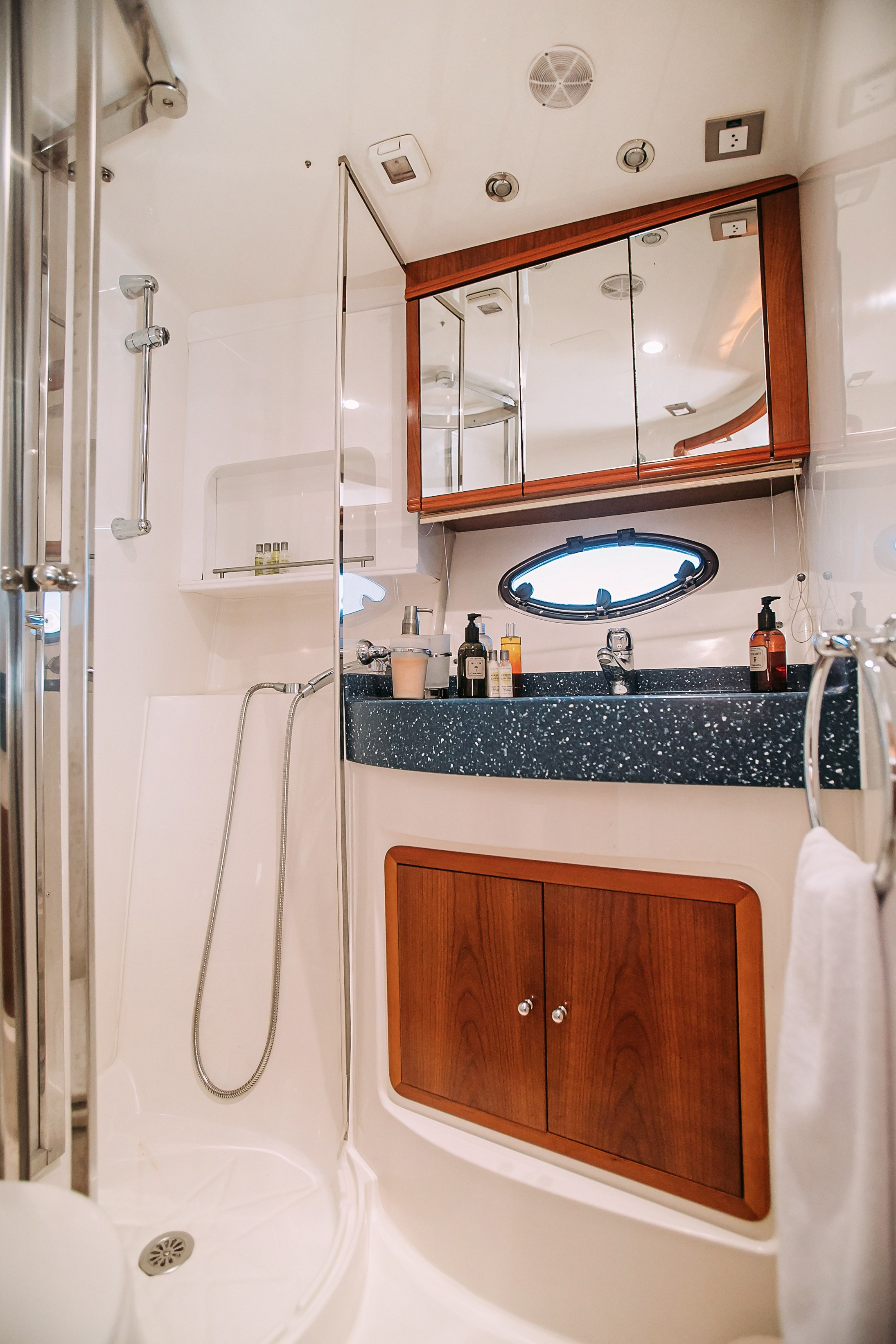 Яхта Rodman 44 Holiday. SPB Rent Boats|аренда катеров и теплоходов