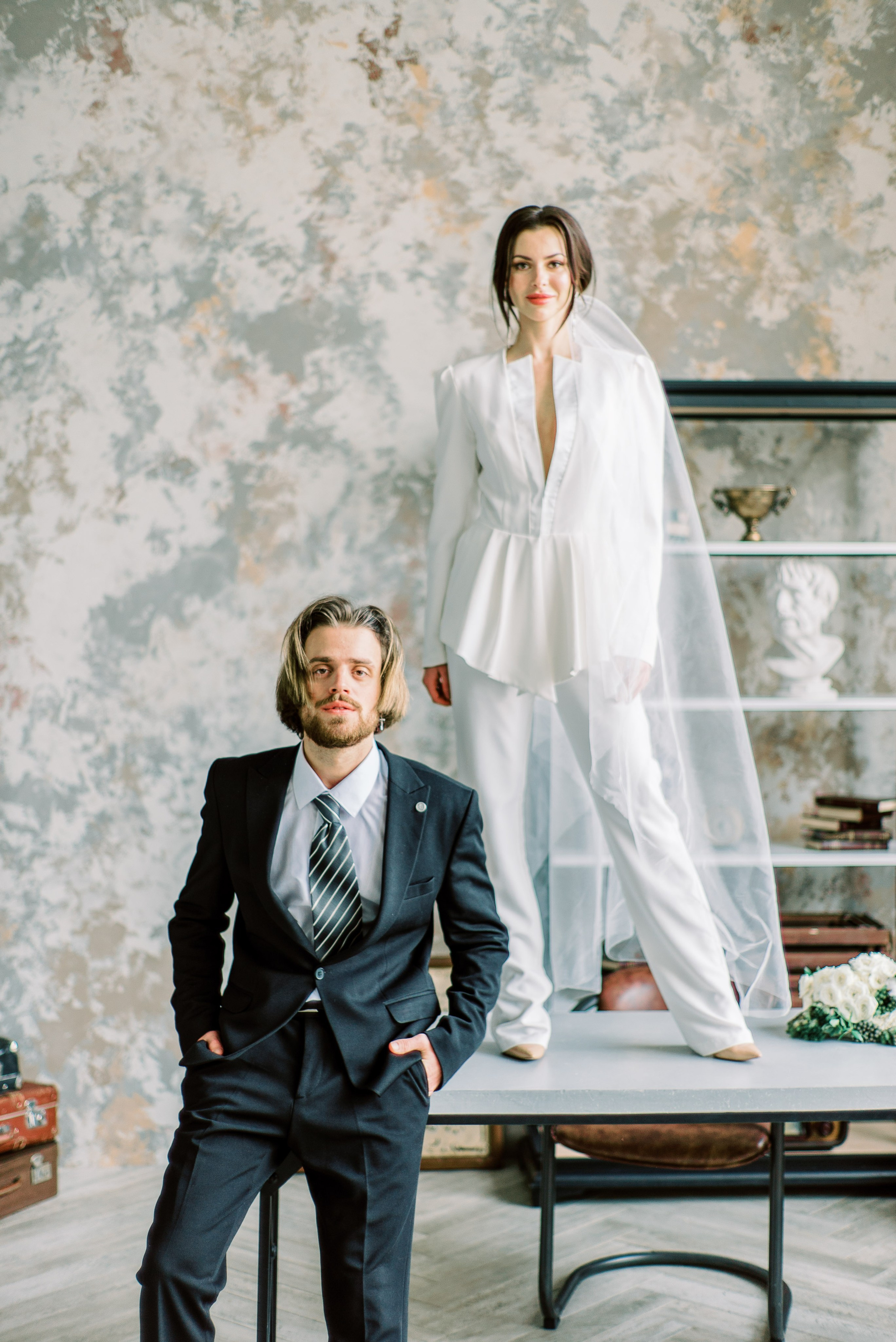 Свадебная зимняя фотосессия, со сборами в студии