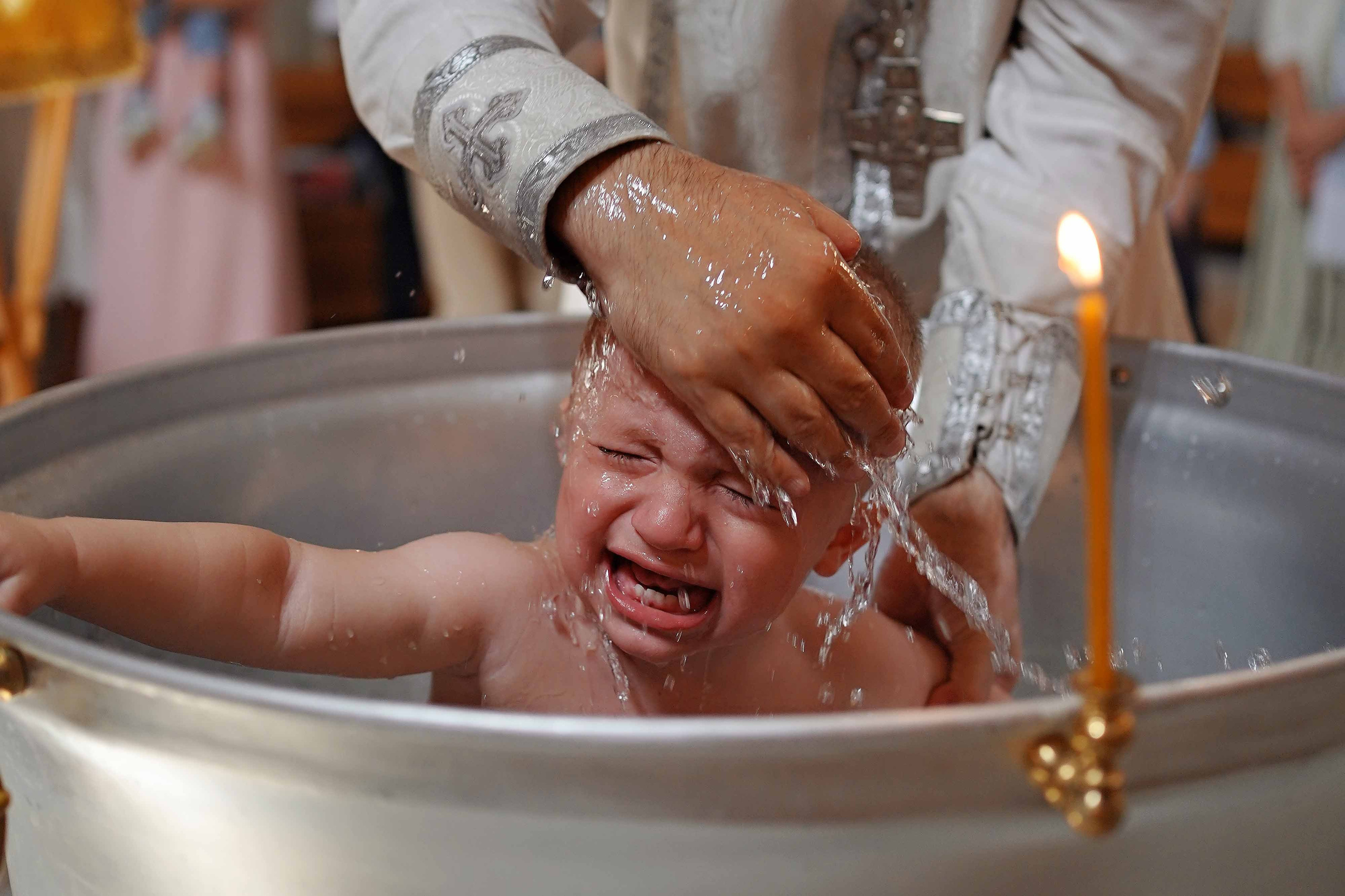 Таинство Крещения в храме Живоначальной Троицы в Троицке. Семейный и детский фотограф в Москве Екатерина Офицерова