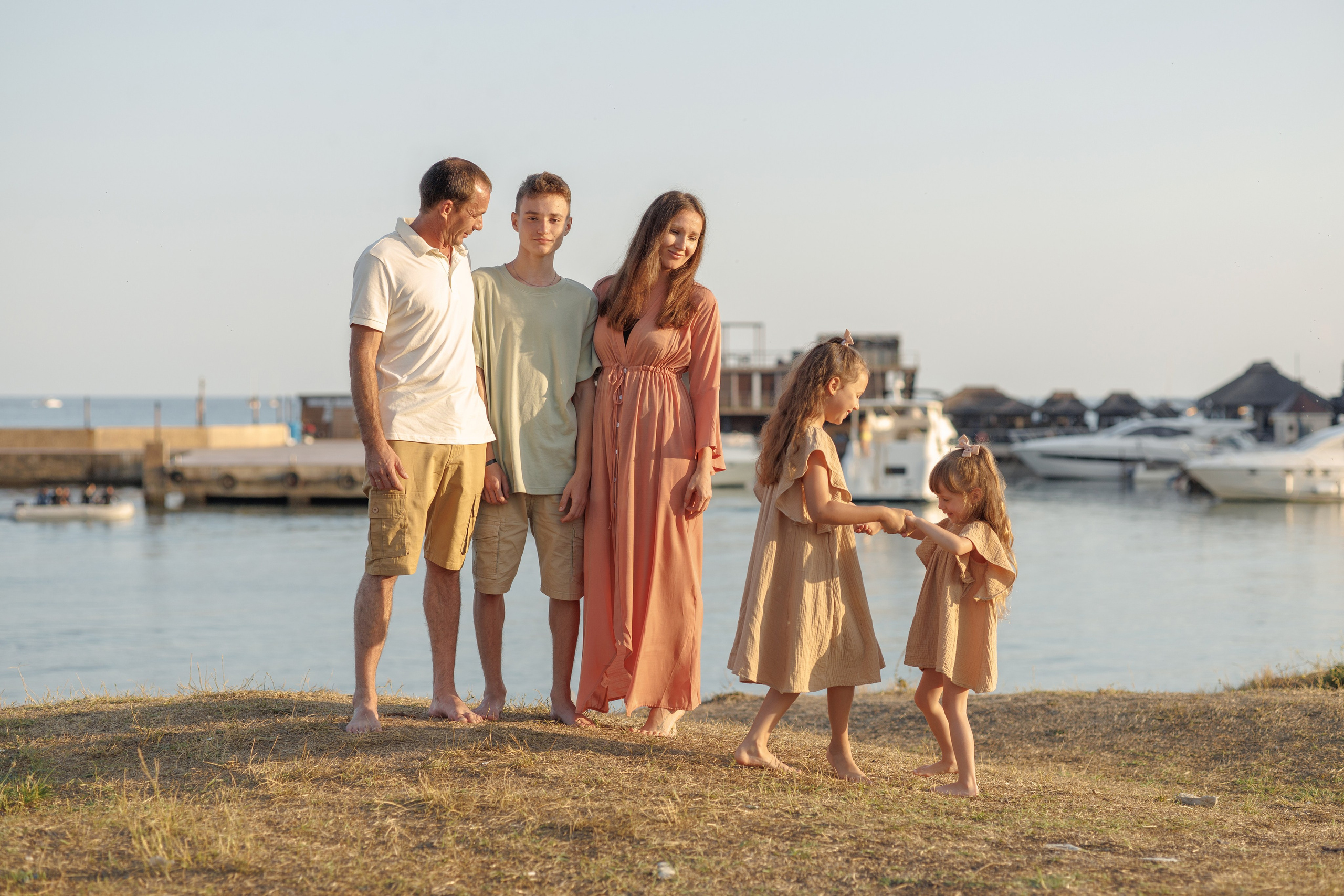 Семейная прогулка на Тонком мысу. Семейный и портретный фотограф в Геленджике Любовь Бодрова