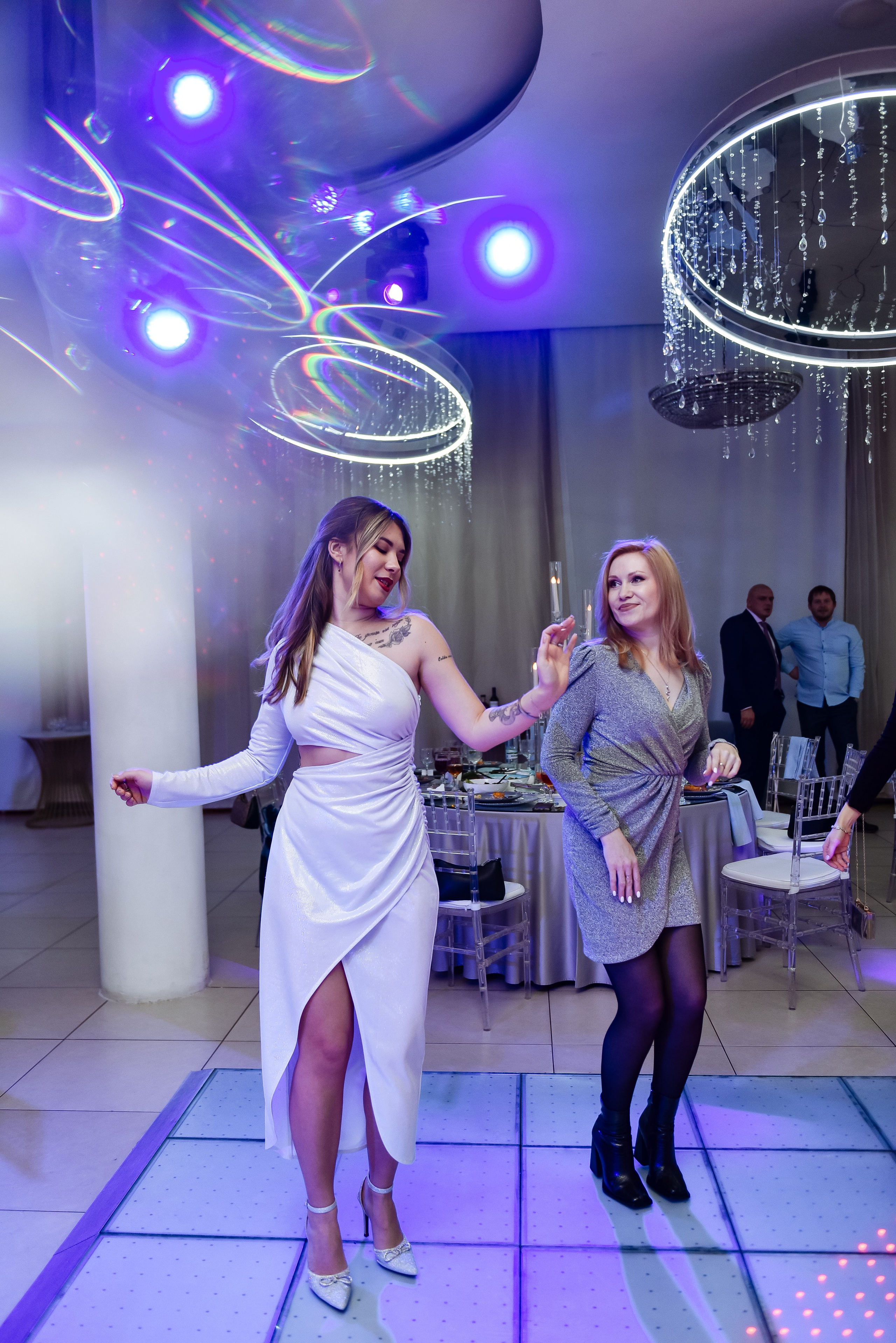 Новогодний корпоратив в ресторане Nebesa. Анастасия Петрович фотограф, фотокорреспондент в Москве и Санкт-Петербурге. Фотосъёмка репортажа, мероприятия, корпоративная съёмка, контент