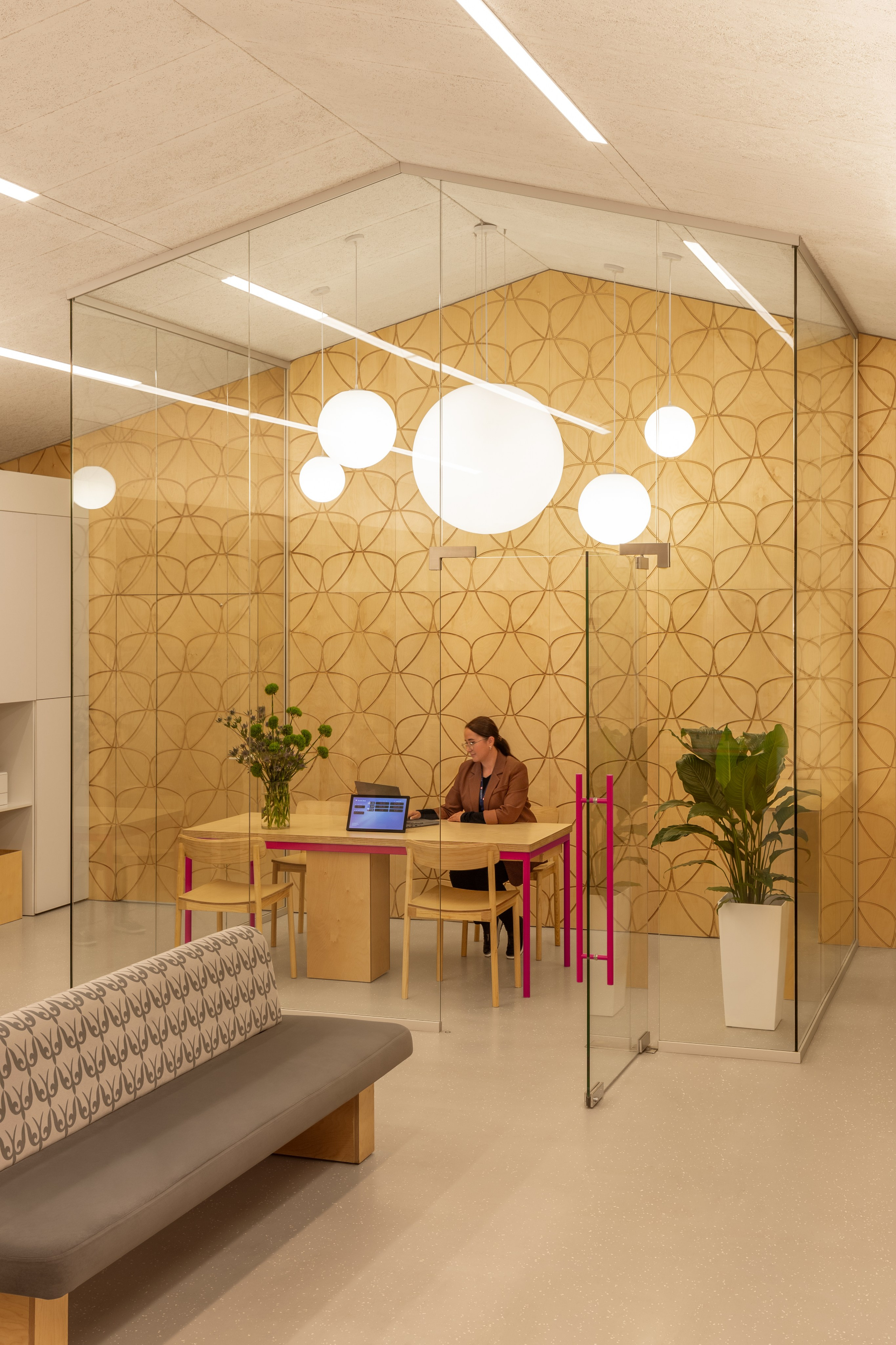 Юлия Малышева — Евразийский Банк. Roman Yakunin — interior photographer in Almaty, Kazakhstan