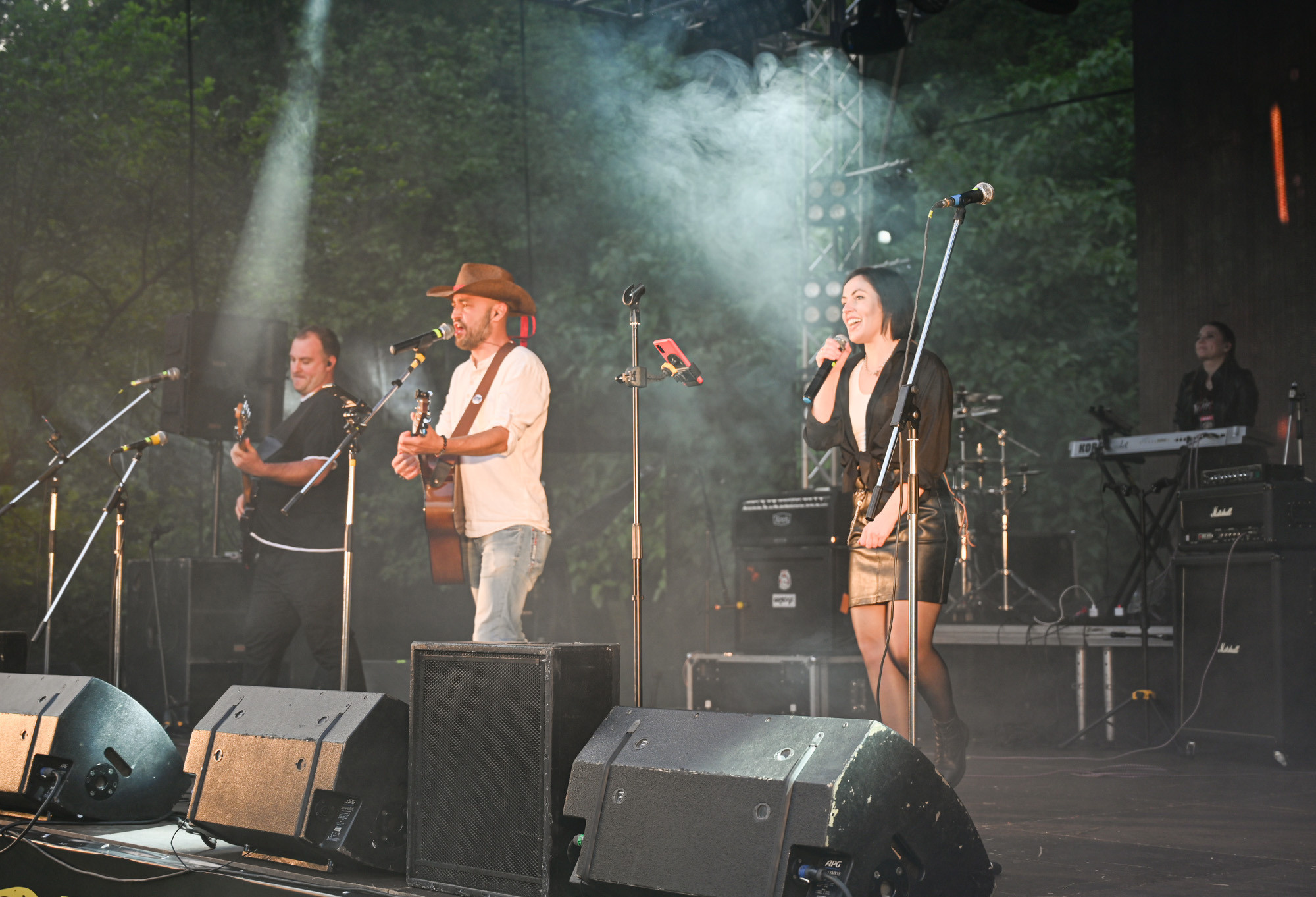 «БЕЗПОНТОВ» 26 МАЯ 2023. Фотографирую счастливых людей в Сочи