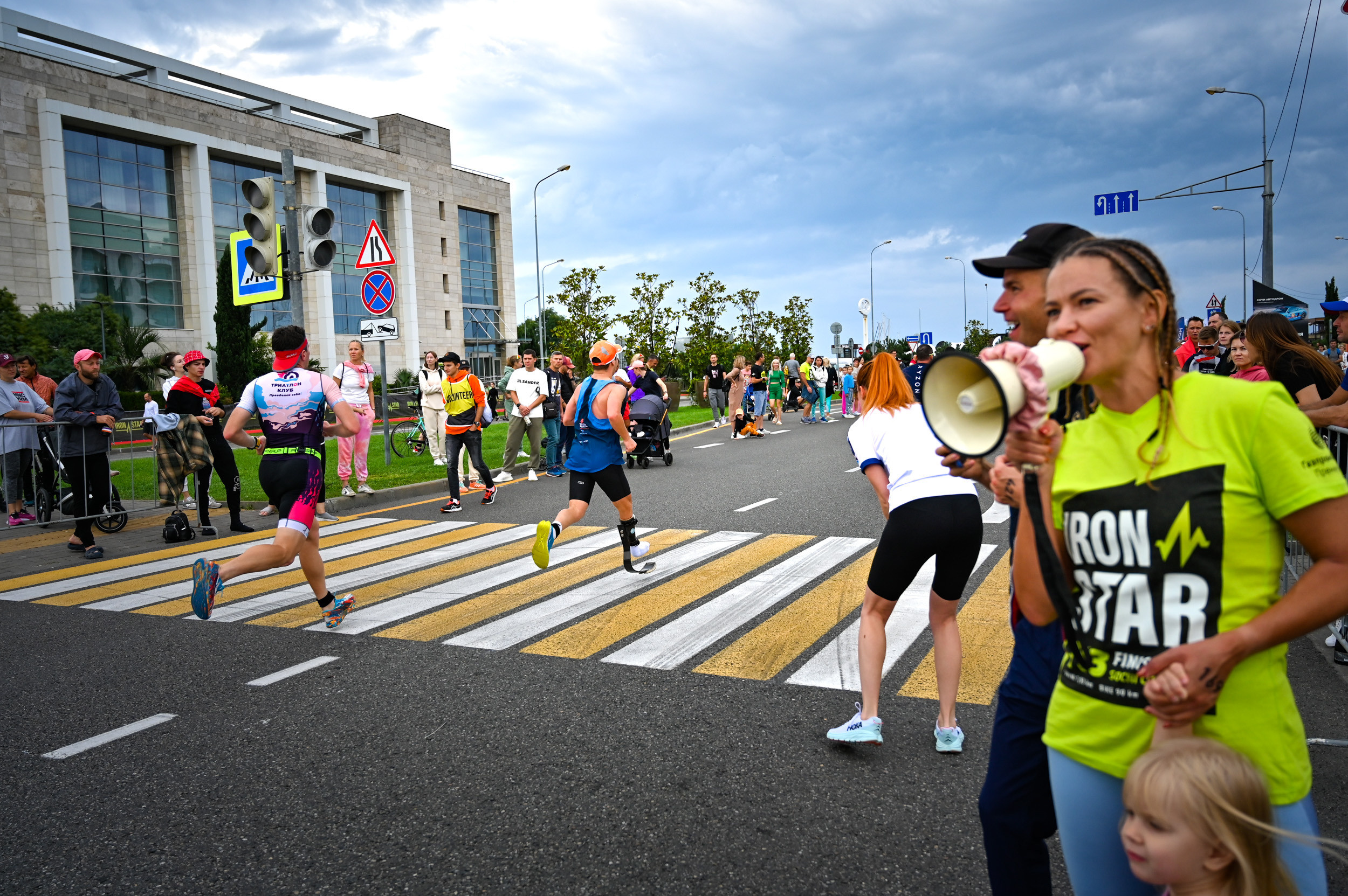 Команда «Орто-Спорт» ДЕНЬ IRONSTAR SPRINT & OLYMPIC SOCHI СИРИУС. Фотографирую счастливых людей в Сочи