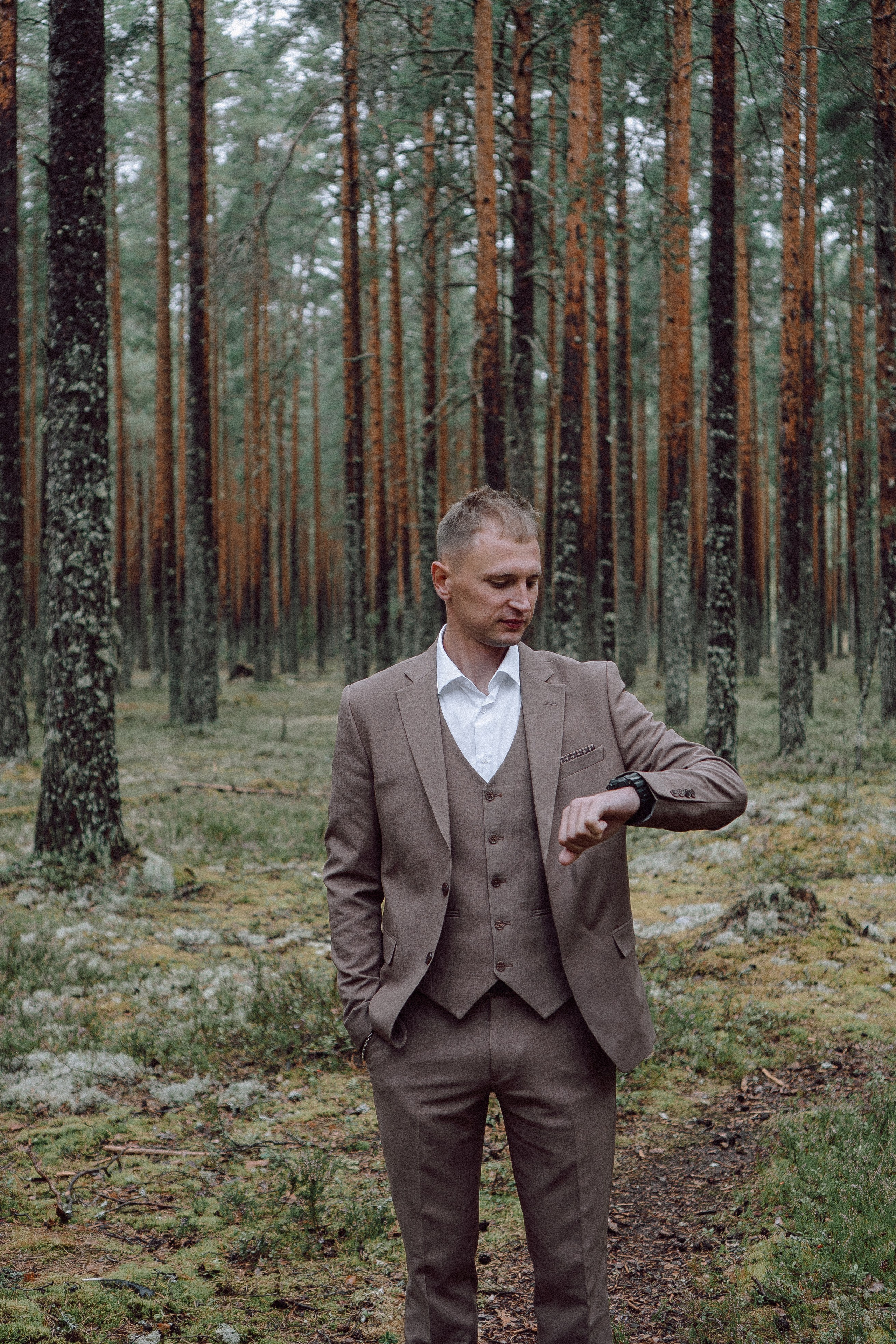 СВАДЕБНАЯ ФОТОСЕССИИЯ ПАРЫ В ГОРОДЕ ПРИОЗЕРСК В СОСНОВОМ ЛЕСУ И С ПИКАПОМ. Профессиональный фотограф, Санкт-Петербург — Виктория Богомолова