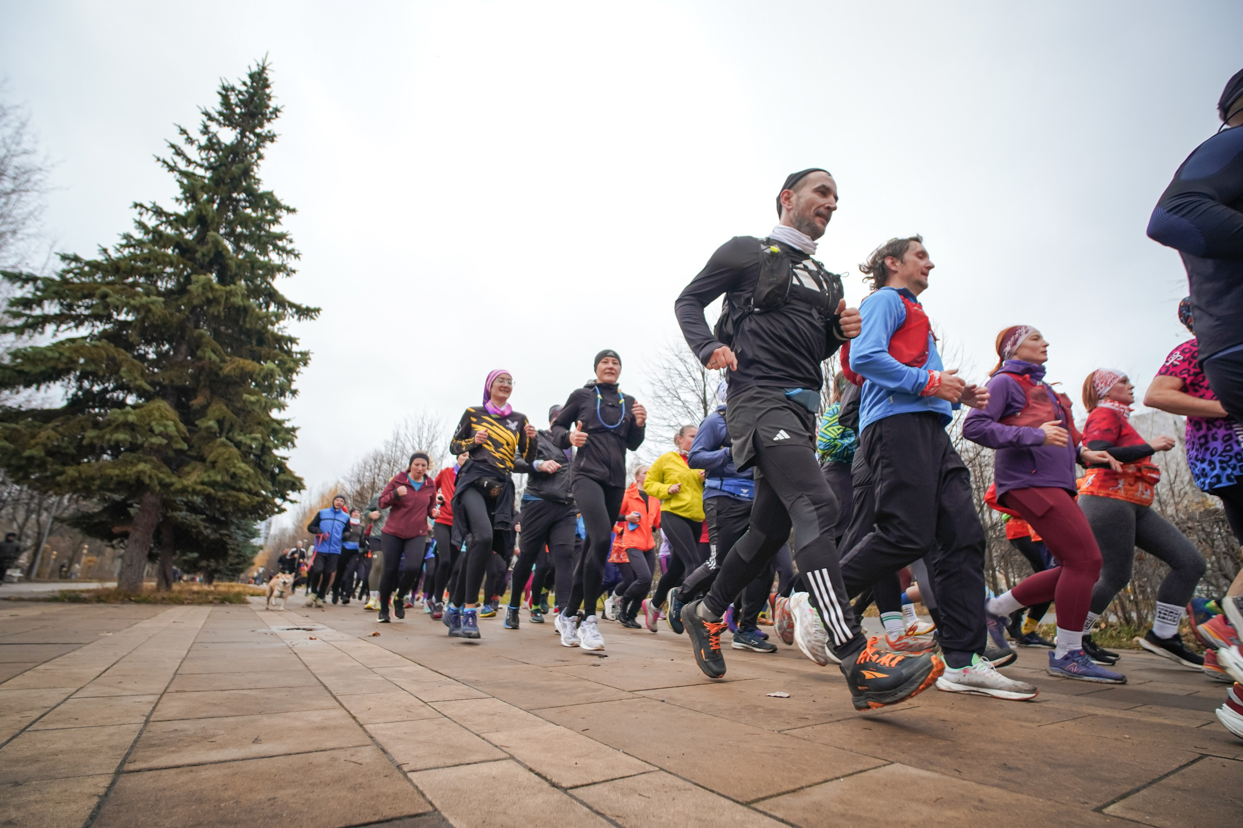 #марафонудома #яuzarun 2024 2-я петля, группа 6:30. Роман Капилюшов. Бег. Фото. Видео. г. Люберцы