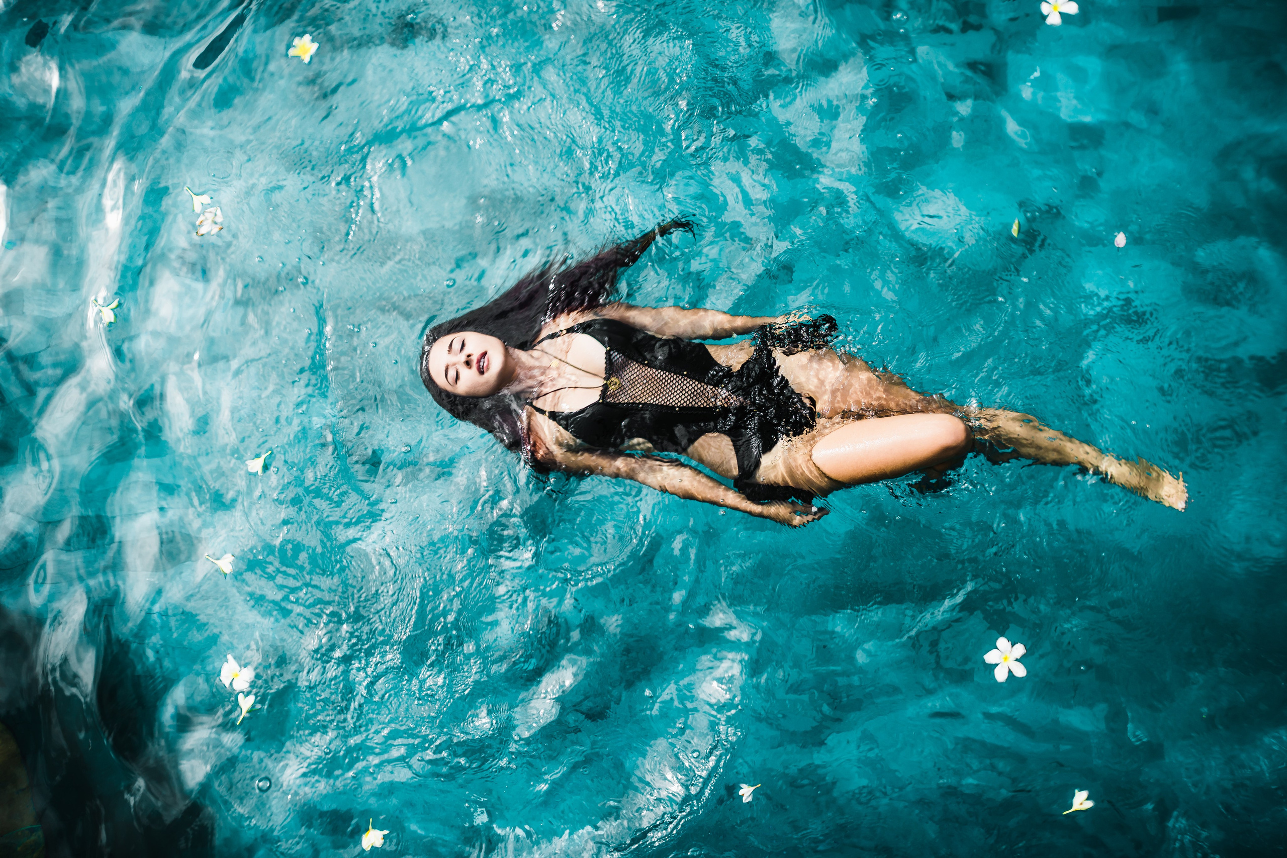 Фотосесии в Бассейне 18+. Лайфстайл Фотограф и Профессиональный Водный Фотограф в Москве