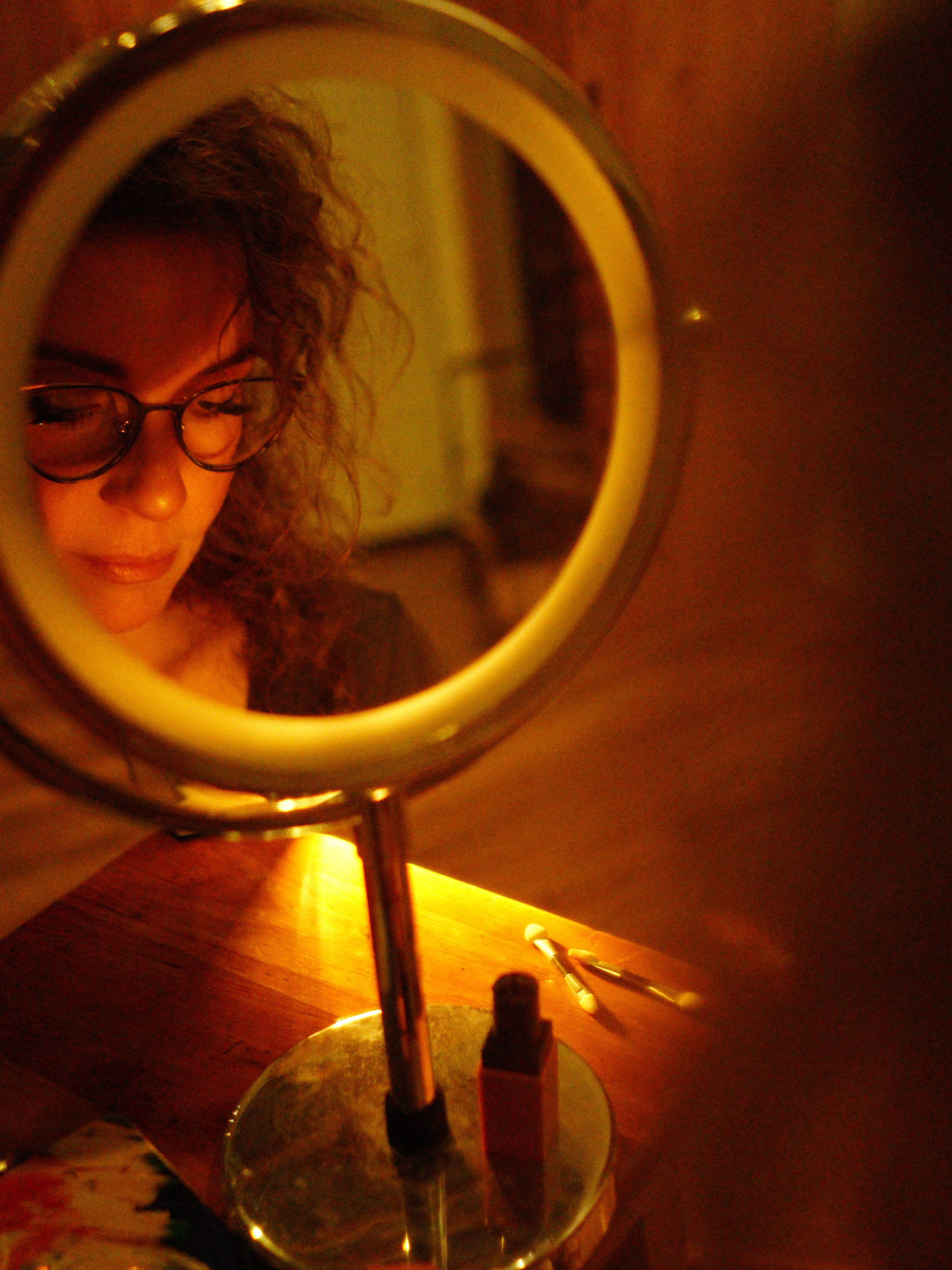 Отражение фото портрет красивая девушка