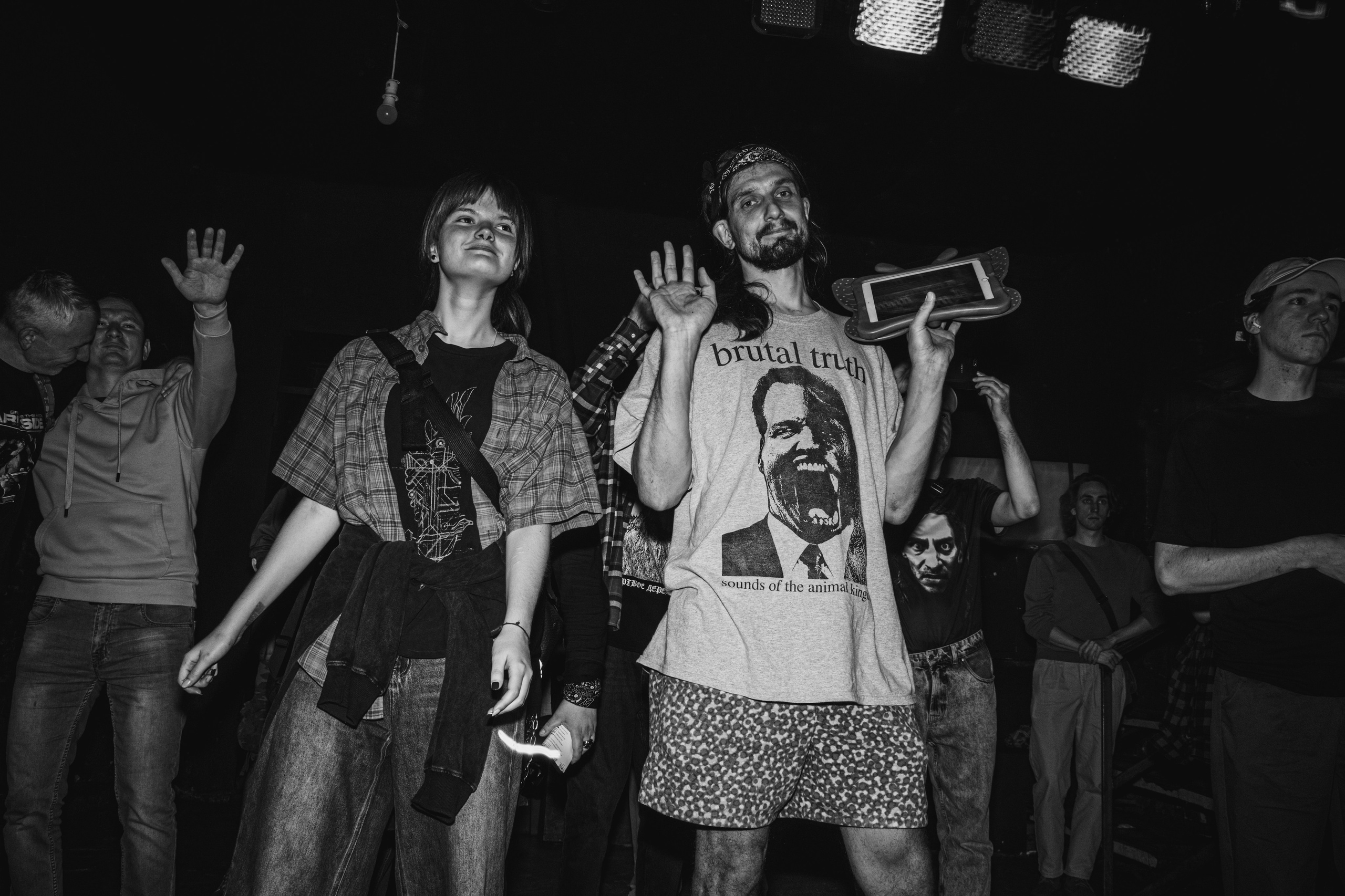 Ютани & о т м е ж & Вещи в картонной коробке 08.08.2025. Репортажный фотограф в Москве Legiodot