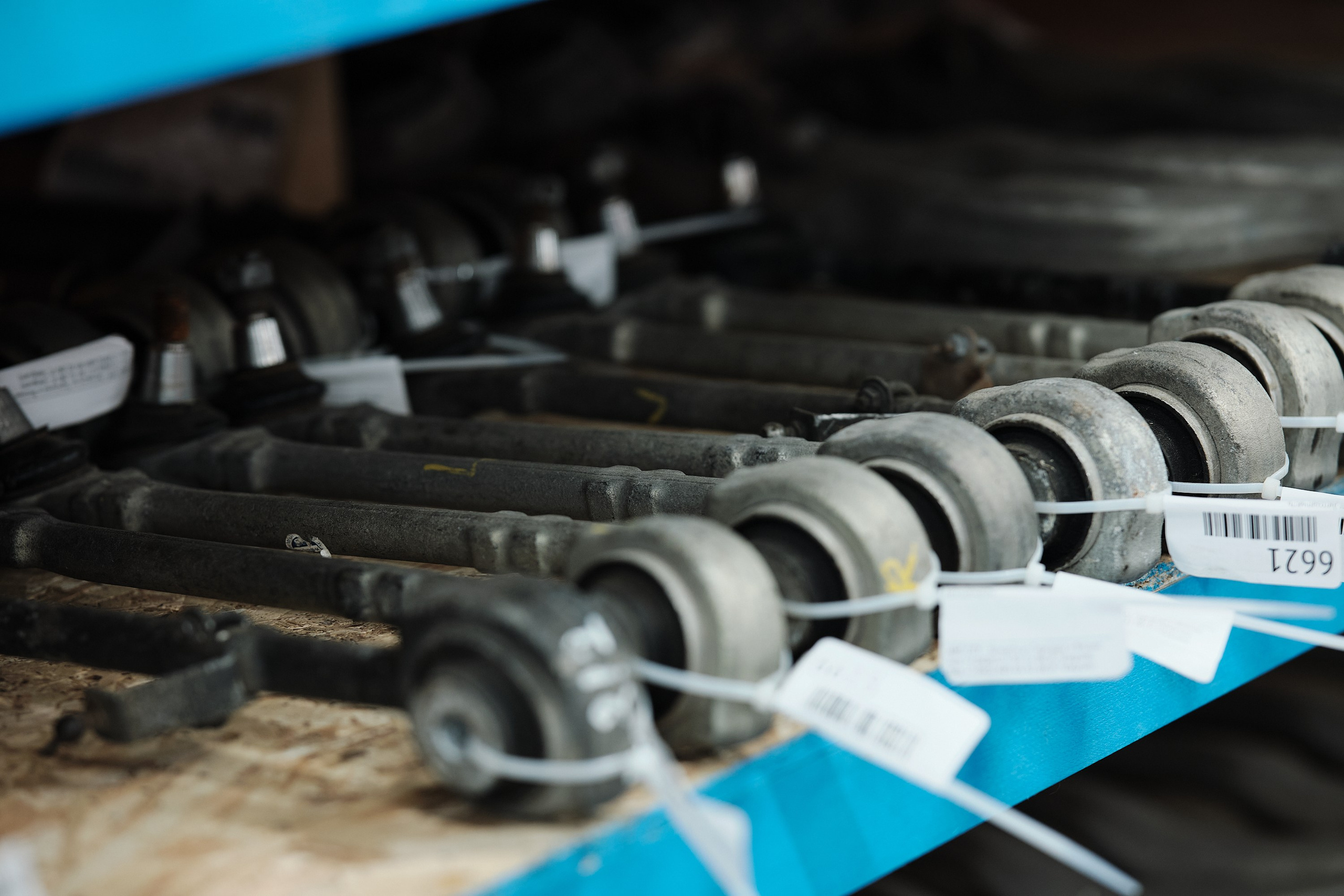 «Передняя подвеска Mercedes-Benz GLE W167 оригинальная запчасть»«Задняя пневматическая подвеска Mercedes-Benz GLS X167 с амортизаторами»«Комплект подвески Mercedes-Benz ML W166 с пружинами и рычагами»«Пневматическая подвеска Mercedes-Maybach S-Class W223 оригинал»«Амортизатор передний Mercedes-Benz GLC X253 для замены»ALT-тексты для коробок передач Mercedes-Benz«Автоматическая коробка передач 9G-Tronic Mercedes-Benz S-Class W222»«АКПП Mercedes-Benz GLE W167 оригинальная запчасть»«Коробка передач Mercedes-Benz ML W166 с электронным управлением»«Трансмиссия Mercedes-Maybach GLS X167 новая оригинальная деталь»«Коробка передач Mercedes-Benz GLC X253 автоматическая 9-ступенчатая»ALT-тексты для ходовой части Mercedes-Benz«Рычаг подвески передний Mercedes-Benz GLE W167 оригинал»«Шаровая опора Mercedes-Benz GLS X167 для замены»«Пружина подвески задняя Mercedes-Benz ML W166 новая»«Стойка стабилизатора Mercedes-Maybach S-Class W223 оригинальная»«Рулевая рейка Mercedes-Benz GLC X253 с усилителем»ALT-тексты для тормозных систем Mercedes-Benz«Тормозной диск передний Mercedes-Benz GLE W167 оригинальная запчасть»«Тормозной суппорт Mercedes-Benz GLS X167 с электрическим ручником»«Тормозные колодки Mercedes-Benz ML W166 комплект для замены»«ABS датчик Mercedes-Maybach S-Class W223 оригинал»«Тормозной диск задний Mercedes-Benz GLC X253 с вентиляцией»