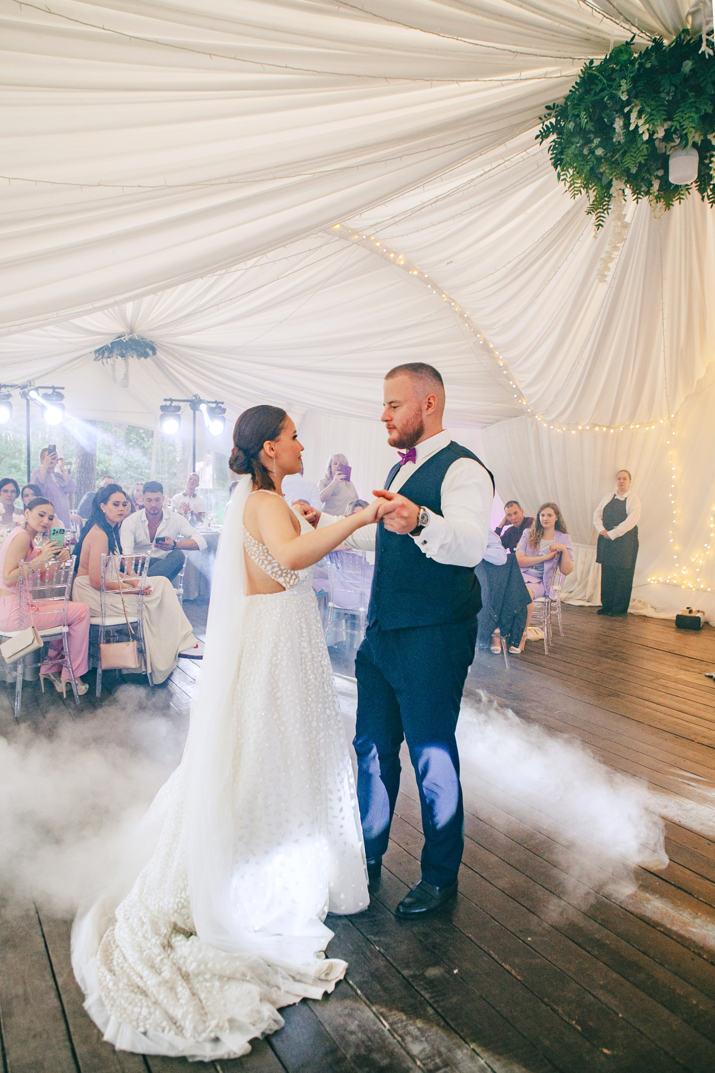 Свадебная фотосессия в отеле hartwell hotel и на патриарших прудах. Фотограф Ольга Ефремова