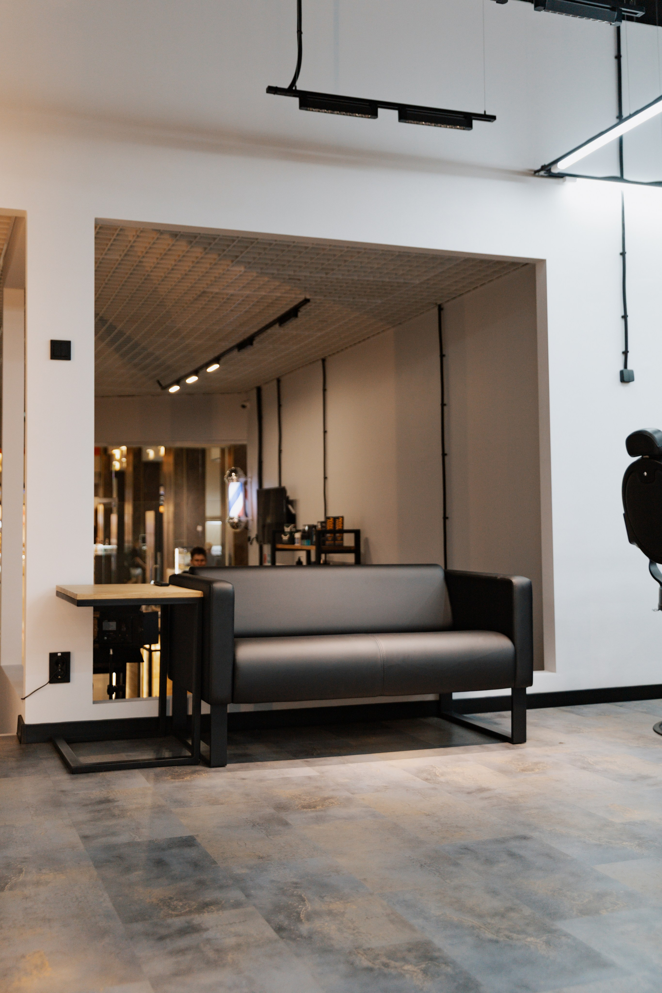 DERBY BARBERSHOP. LIYALEE PHOTO