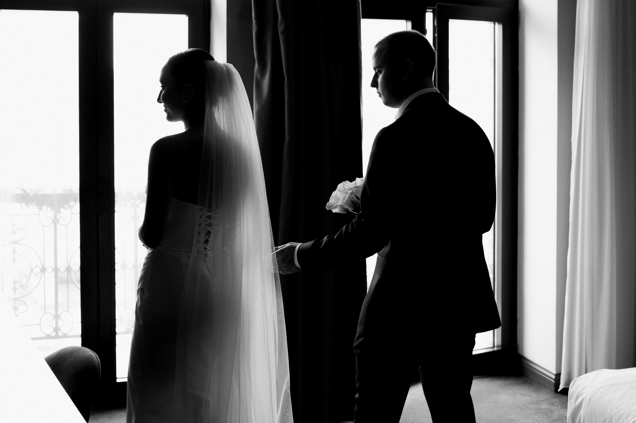 Свадебные сборы и фотосессия в отеле Hartwell Hotel. Свадебный фотограф Москва — Сергей и Татьяна