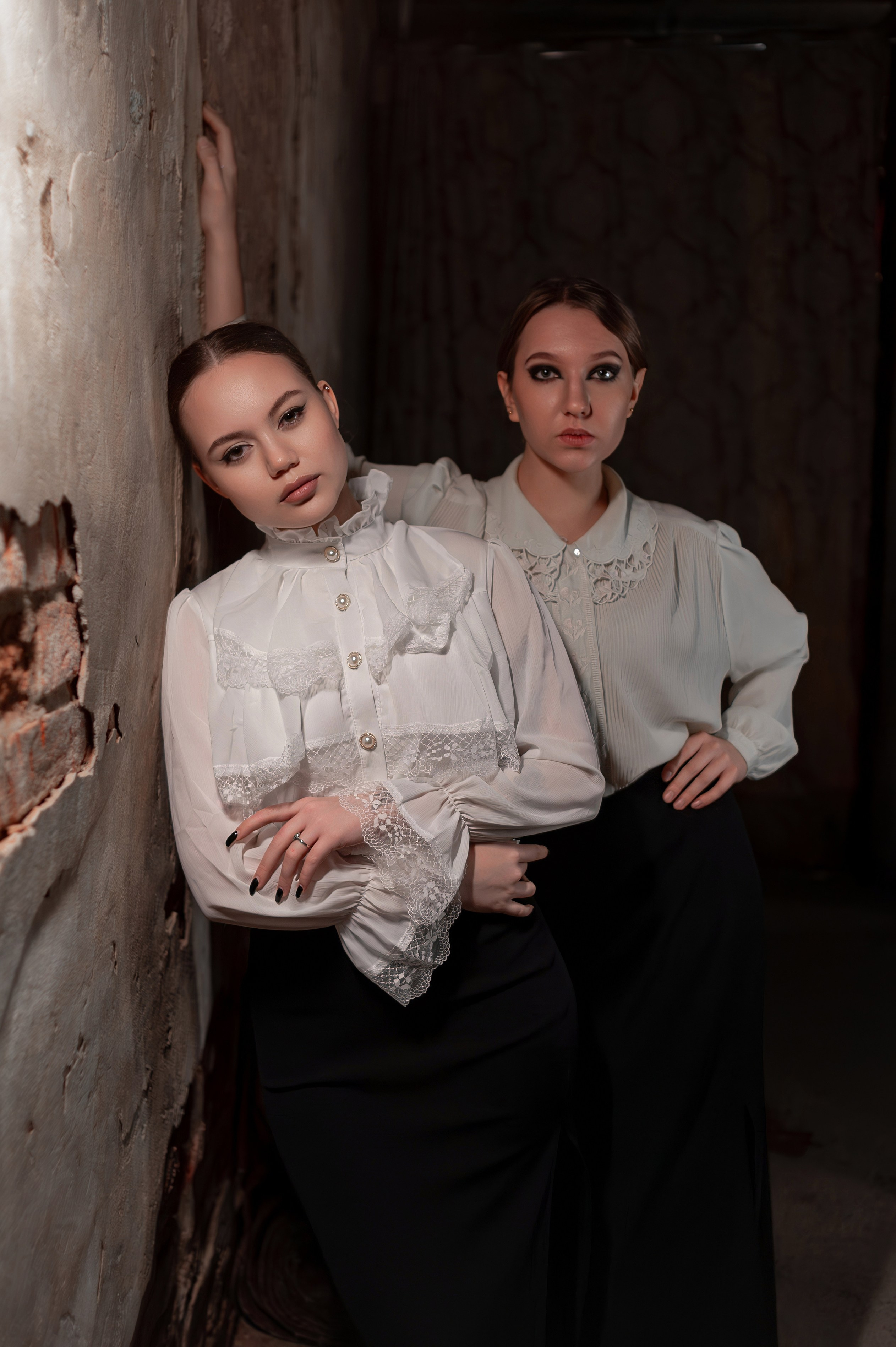 Фабрика Алафузова. Алина и Ксения. Портретный креативный творческий фотограф в Казани Михаил Бушенев