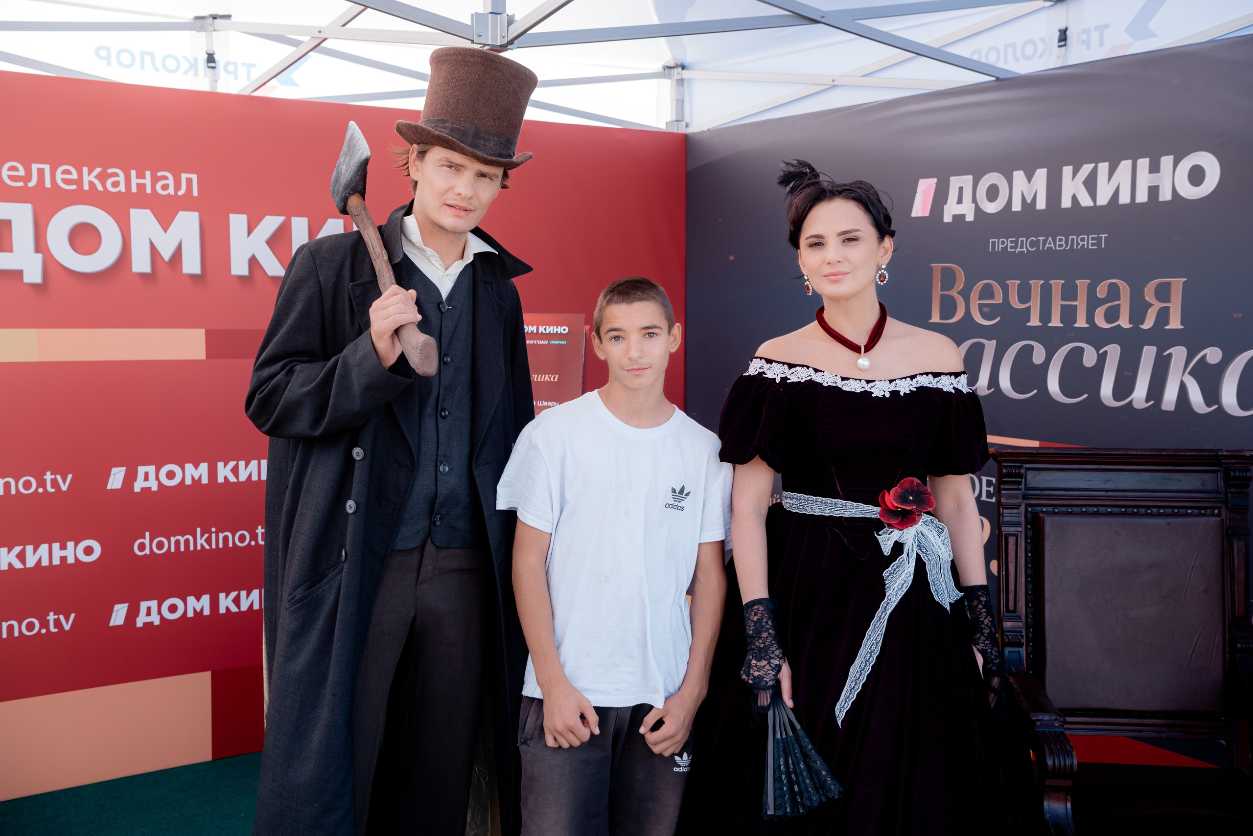 Портретные фото с артистами в палатке Триколор Дом Кинов на день города Волгоград. Фотограф в Волгограде и Волжском Александр Горбань