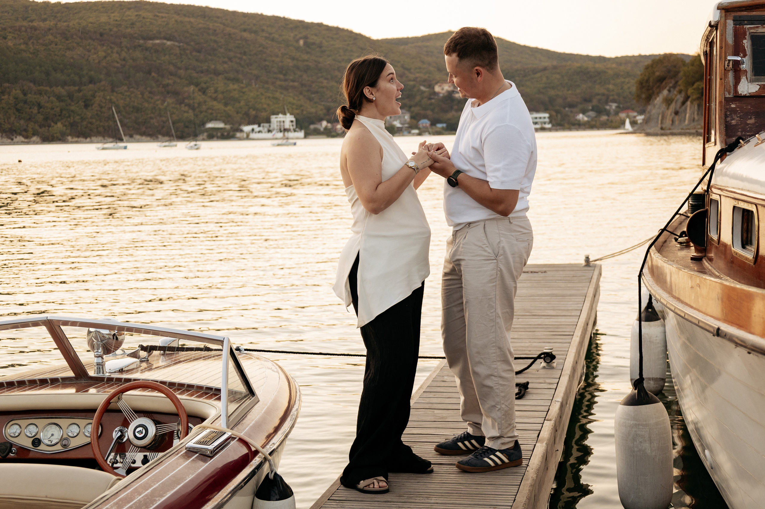 Уединенная бухта озера Абрау для романтической съемки