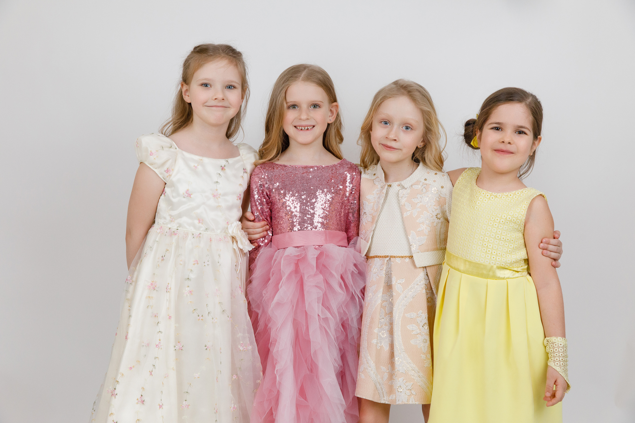 ГРУППОВЫЕ ФОТОГРАФИИ. Выпускные альбомы в Москве FOTOVMESTE