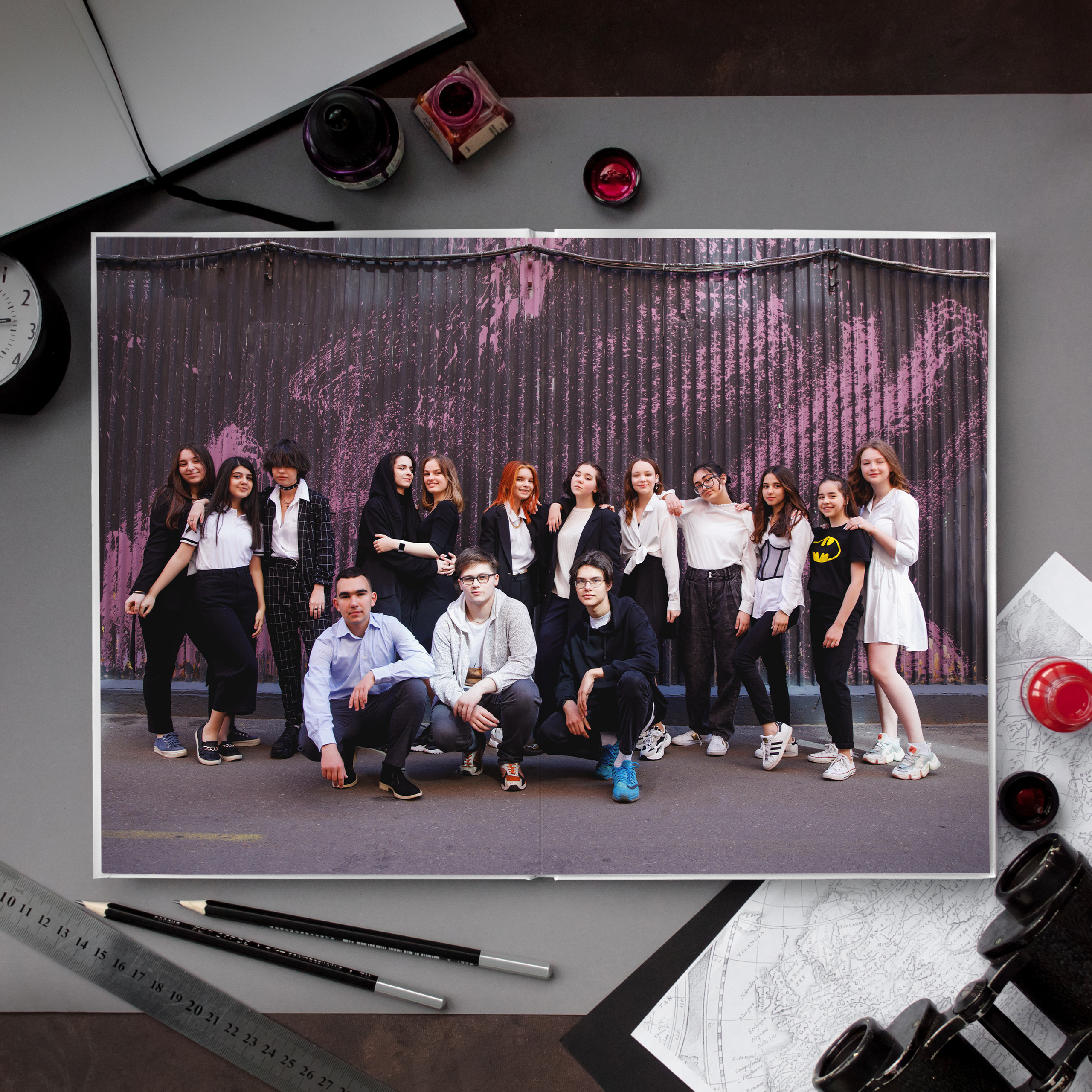 9 Б ШКОЛА 2099. Выпускные альбомы в Москве FOTOVMESTE