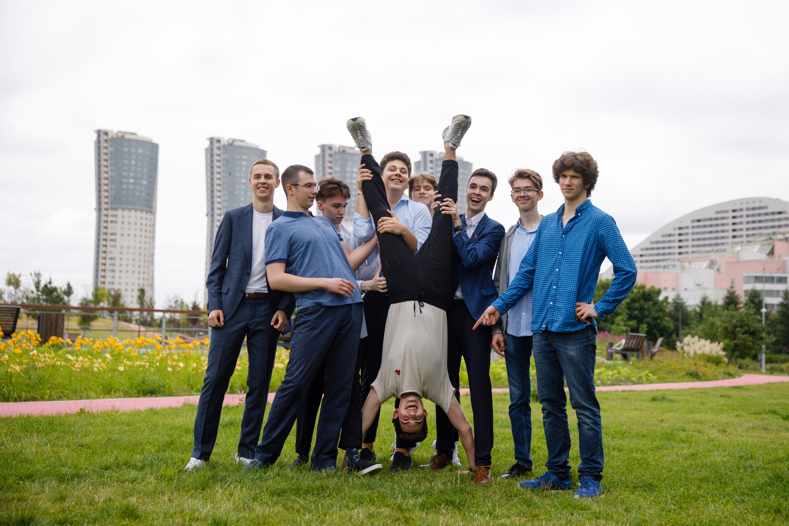 ФОТОСЕССИЯ НА ХОДЫНКЕ. Выпускные альбомы в Москве FOTOVMESTE