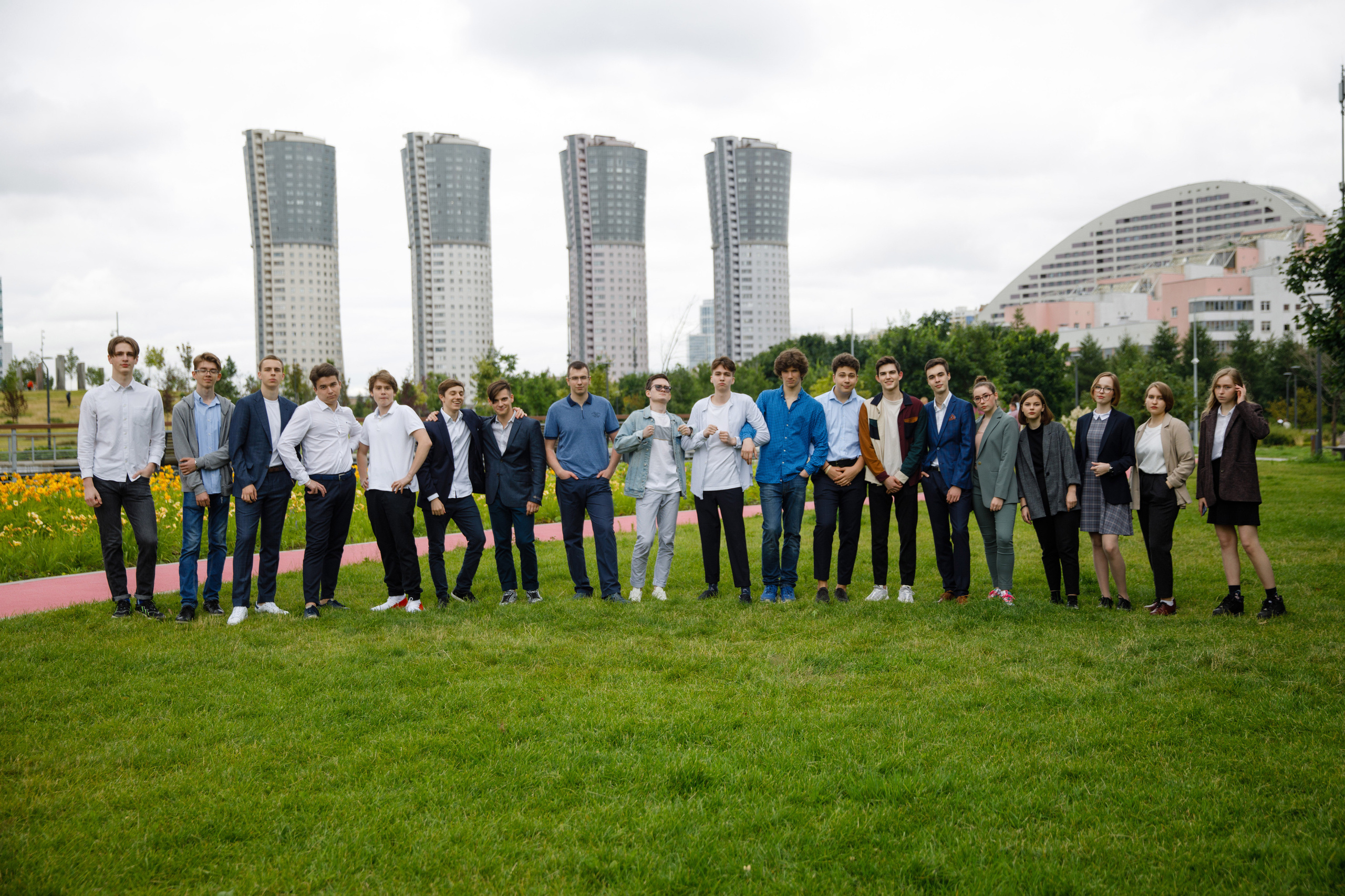 ФОТОСЕССИЯ НА ХОДЫНКЕ. Выпускные альбомы в Москве FOTOVMESTE