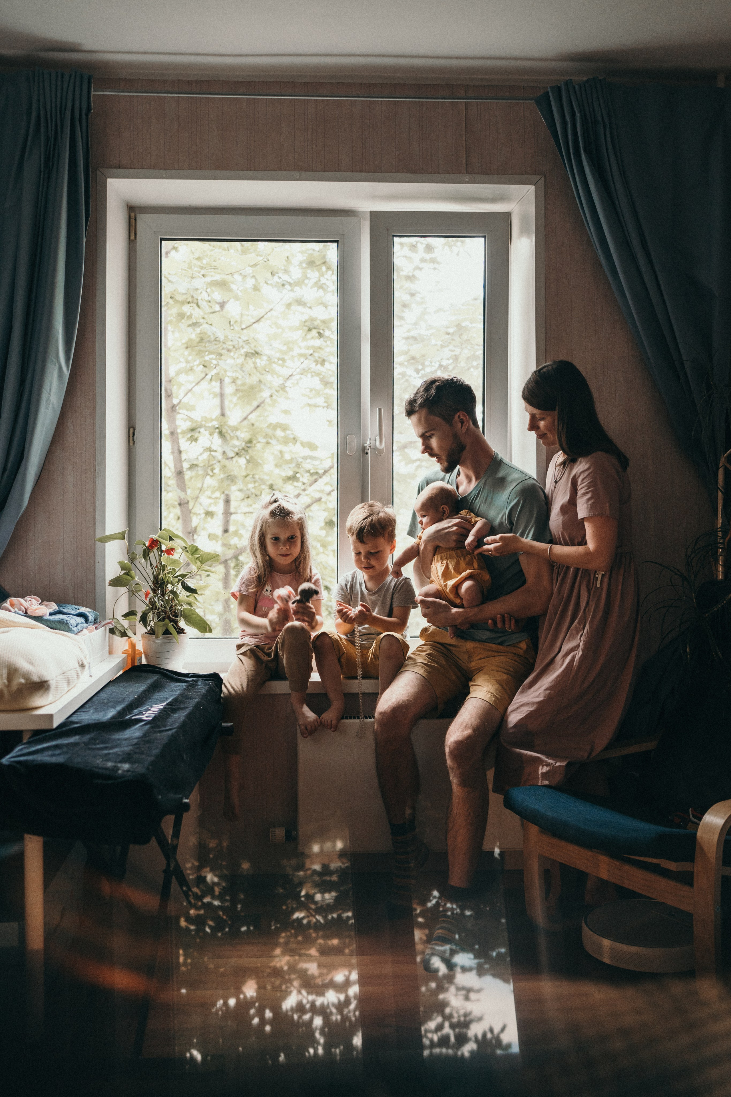 Семейная фотосессия дома. Дарья Иван Маша Сережа и Лиза. Детский, семейный и ньюборн фотограф в Москве Юлия Шуарт