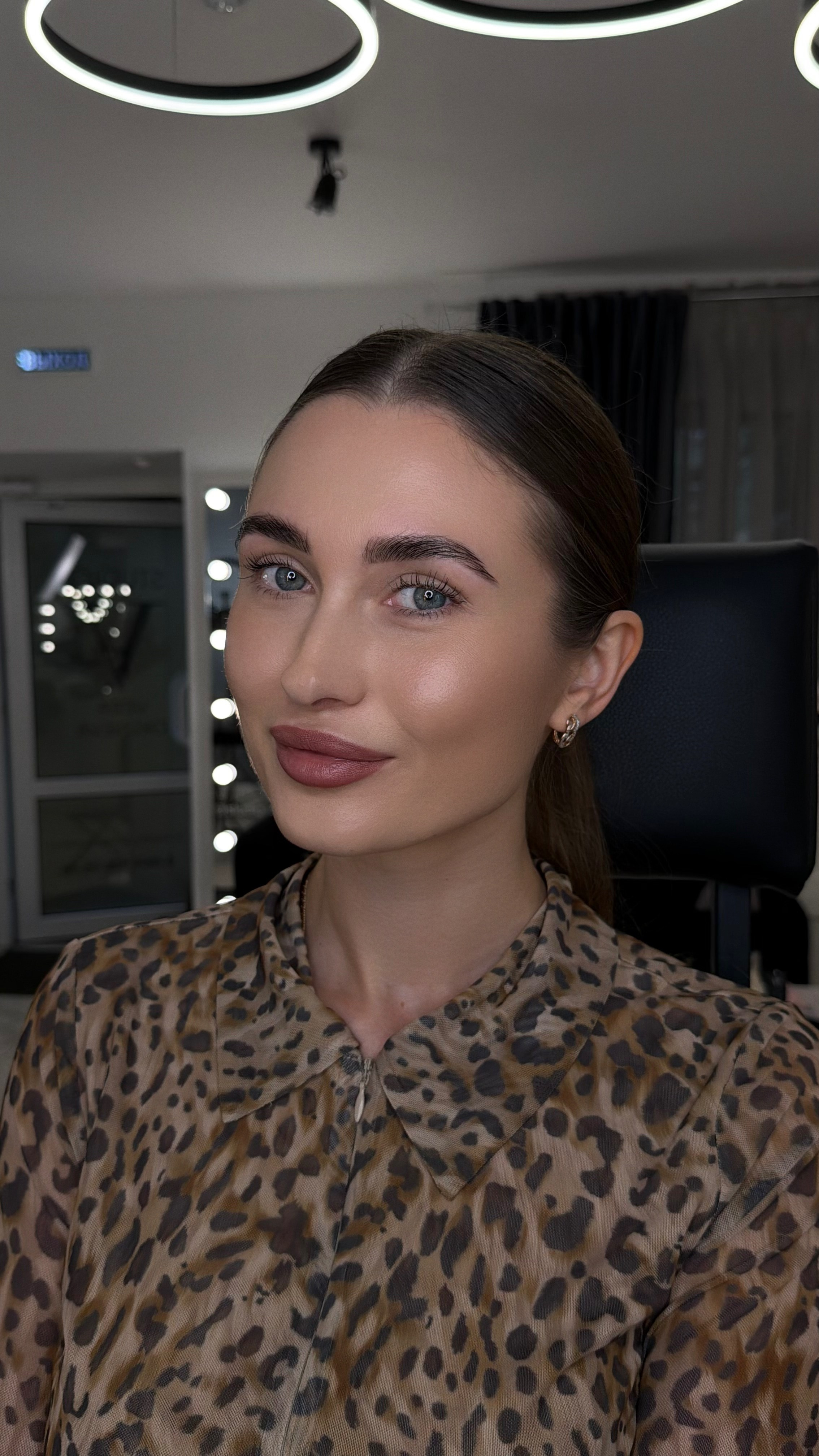 Брови. Студия визажистов, стилистов по прическам, бровистов и мастеров по ресницам