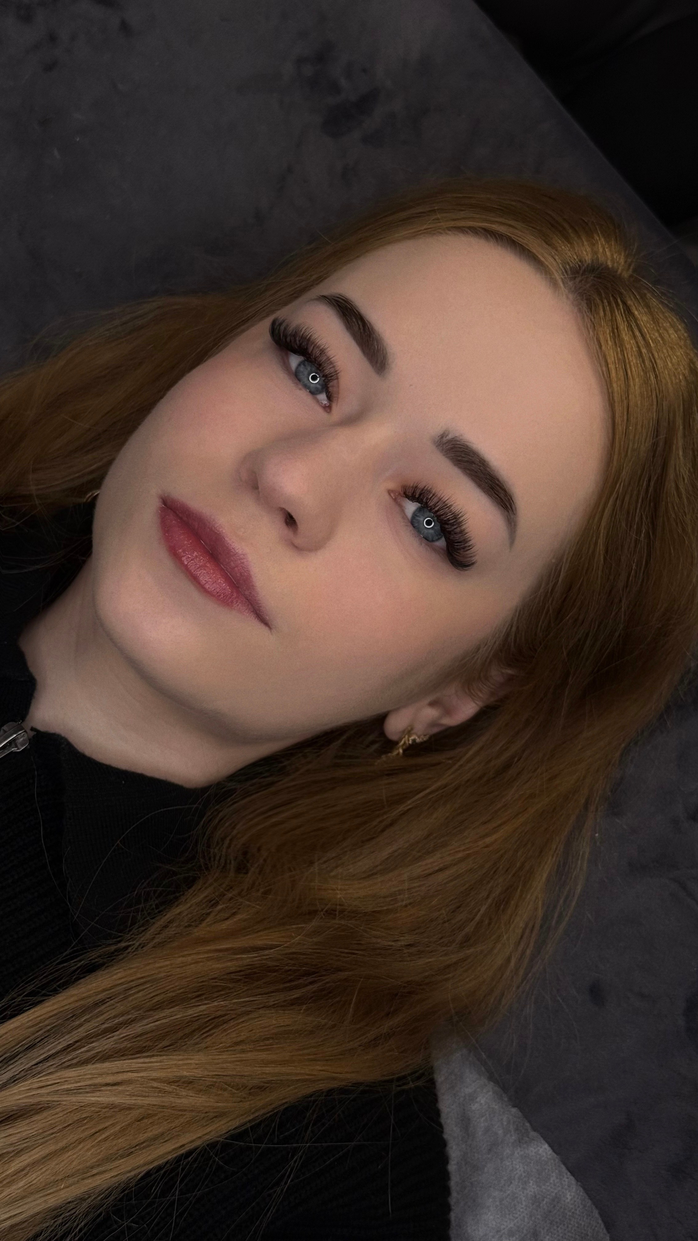 Ресницы. Студия визажистов, стилистов по прическам, бровистов и мастеров по ресницам