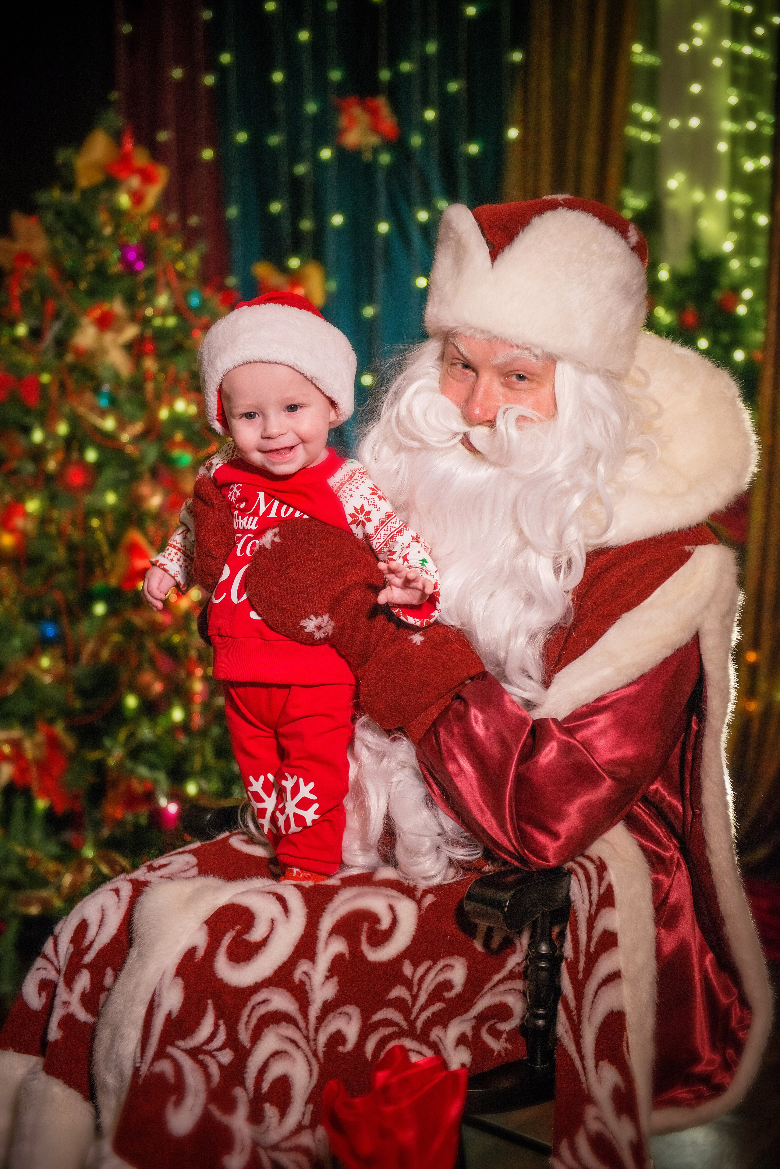 Встреча с Дедом Морозом (ежегодный). Татьяна Гойда портретный и семейный фотограф Ленск. Выпускные альбомы