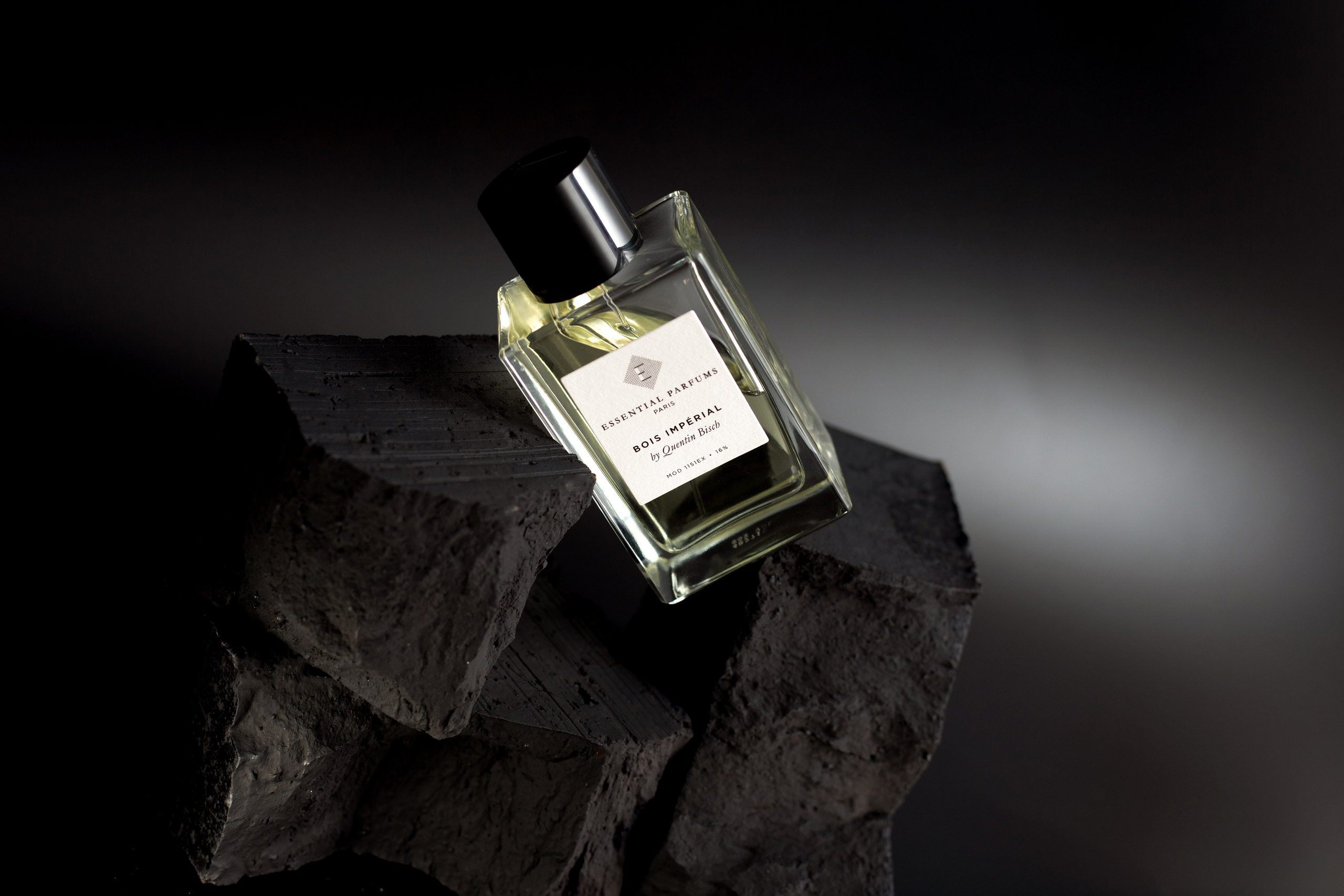 Парфюм в темных тонах. Фотограф для различных событий, проектов, маркетплейсов, сайтов и мероприятий в Екатеринбурге