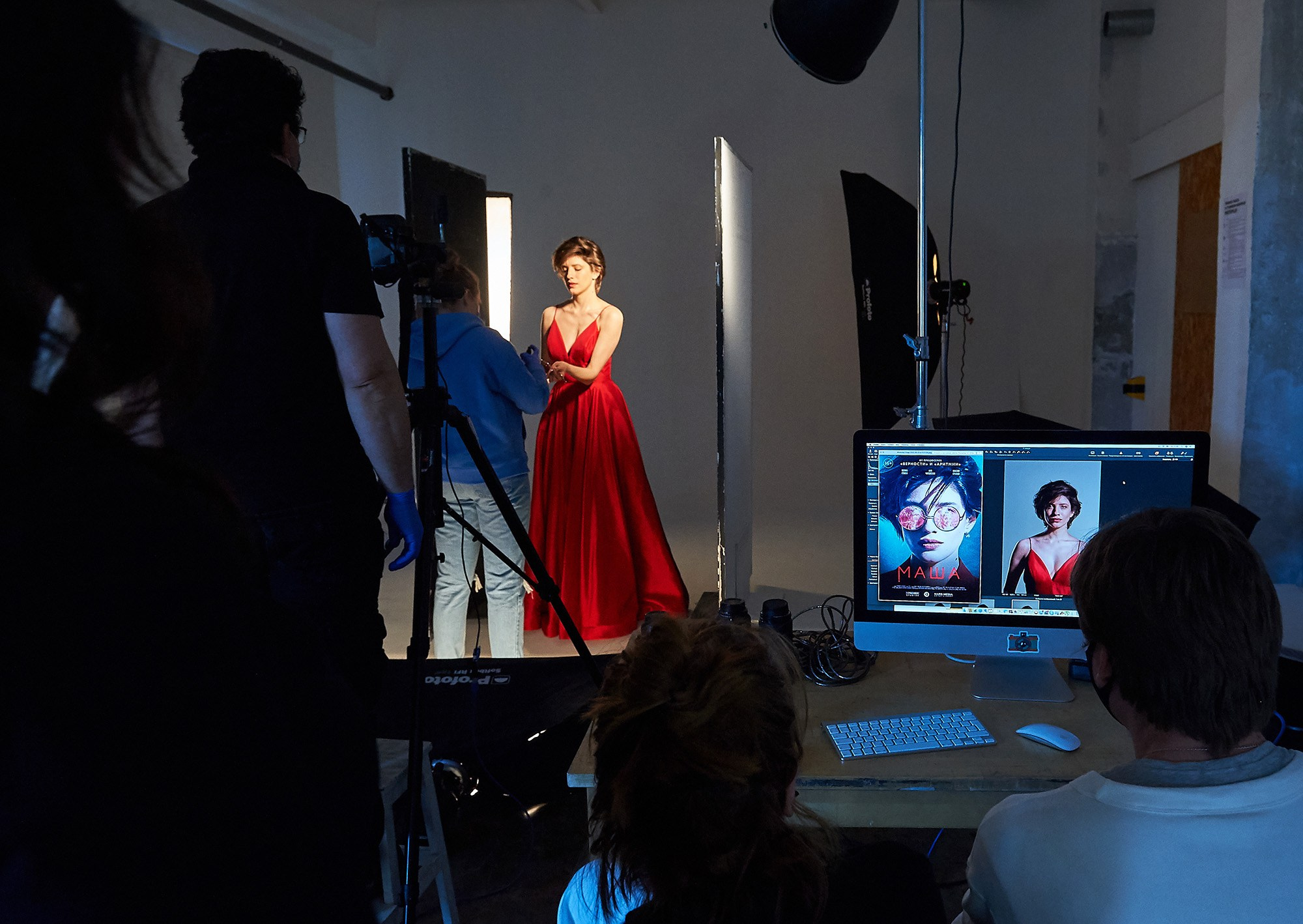 BACKSTAGE. Www.apowerstudio.com